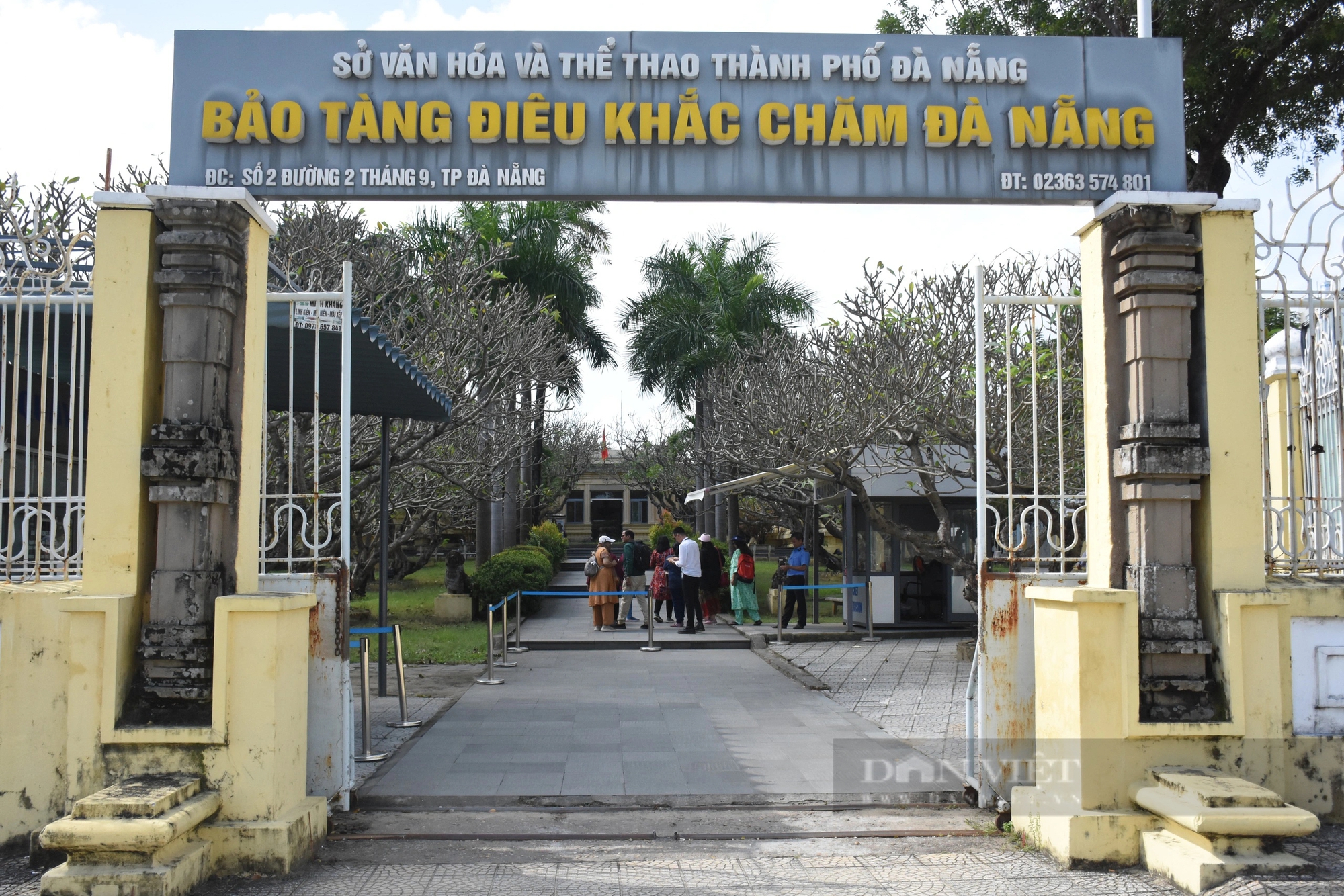 Bảo tàng 100 tuổi ở Đà Nẵng xuống cấp nghiêm trọng- Ảnh 1.