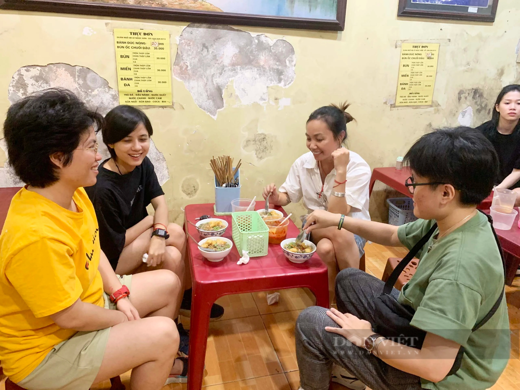 Quán bánh đúc lâu đời tại Hà Nội, có gì ngon mà thực khách đến 4 thế hệ vẫn qua thưởng thức?- Ảnh 7.
