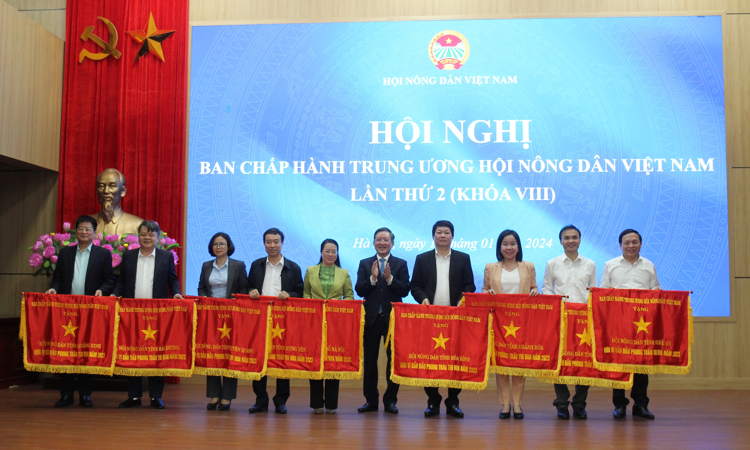 Trung ương Hội NDVN tặng Cờ thi đua, Bằng khen, công nhận danh hiệu thi đua cho Hội ND các tỉnh, thành phố- Ảnh 1.
