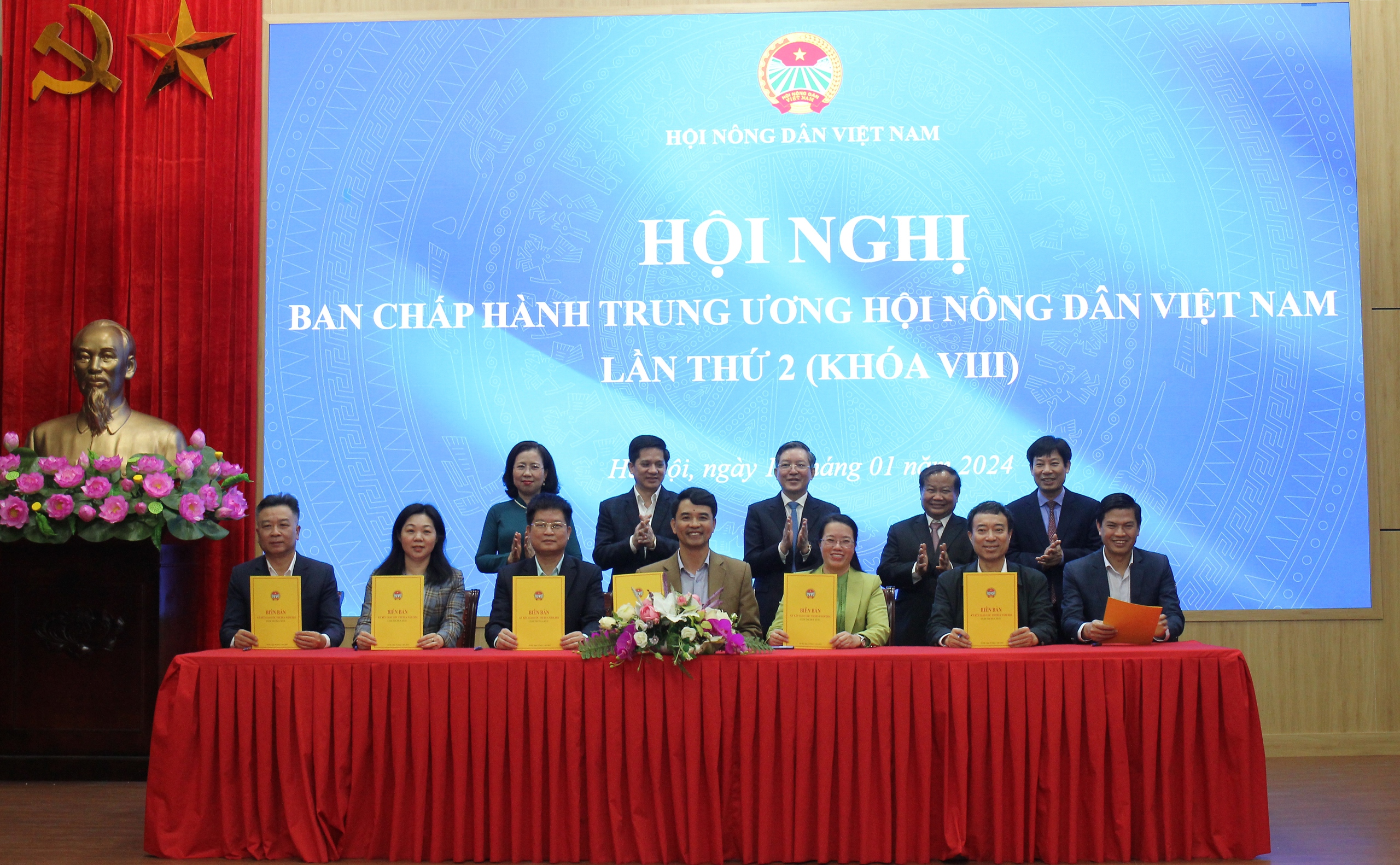 Chủ tịch Hội Nông dân Việt Nam Lương Quốc Đoàn phát động thi đua năm 2024- Ảnh 2.