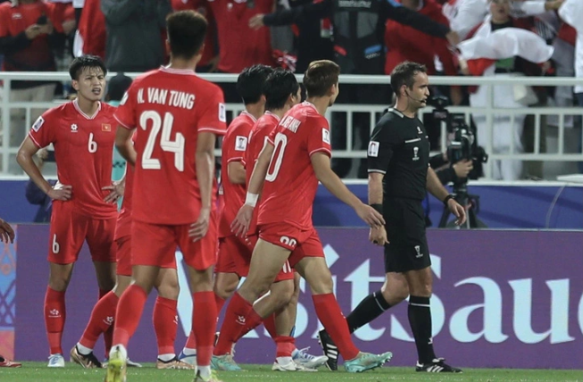 Cầu thủ nào của ĐT Việt Nam bị chấm điểm thấp nhất ở trận thua ĐT Indonesia?- Ảnh 2.