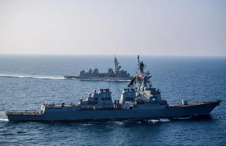 Iran cử tàu khu trục đến Biển Đỏ sau khi Mỹ đánh chìm 3 tàu của Houthi - Ảnh 1.