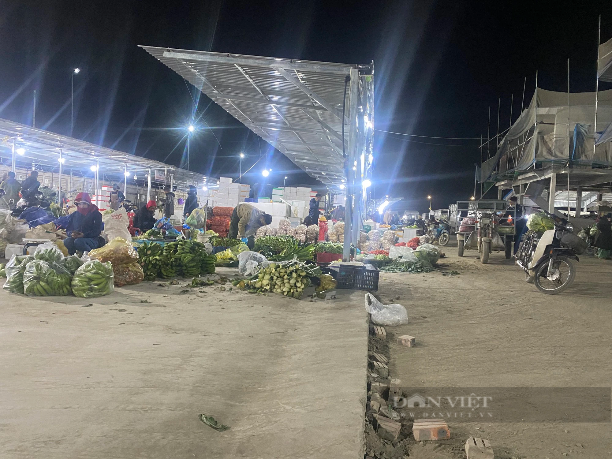 Chợ đầu mối Nam Hà Nội vừa xây dựng vừa họp chợ- Ảnh 2.