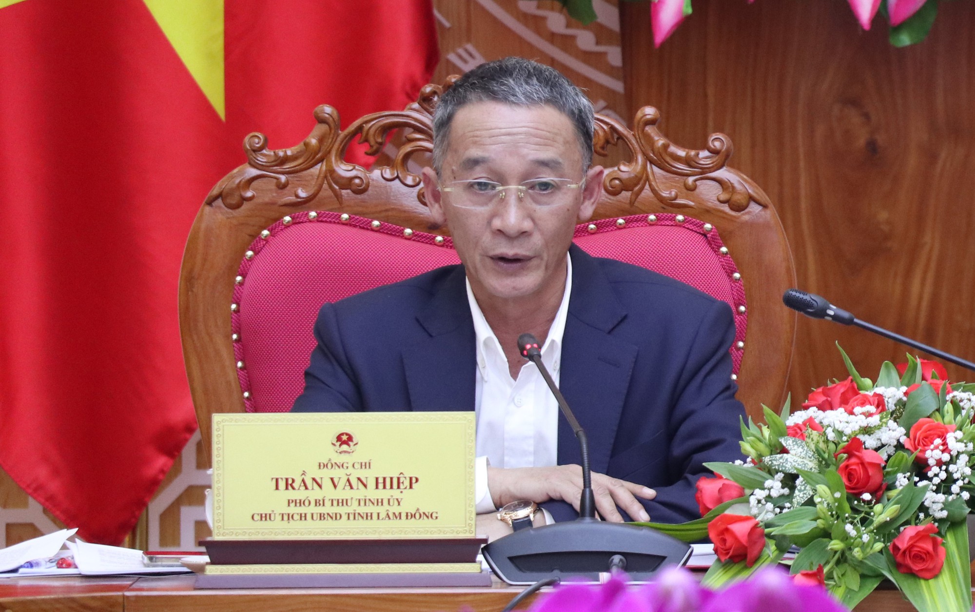 Công an đến nhà riêng của ông Trần Văn Hiệp - Chủ tịch UBND tỉnh Lâm Đồng- Ảnh 3.