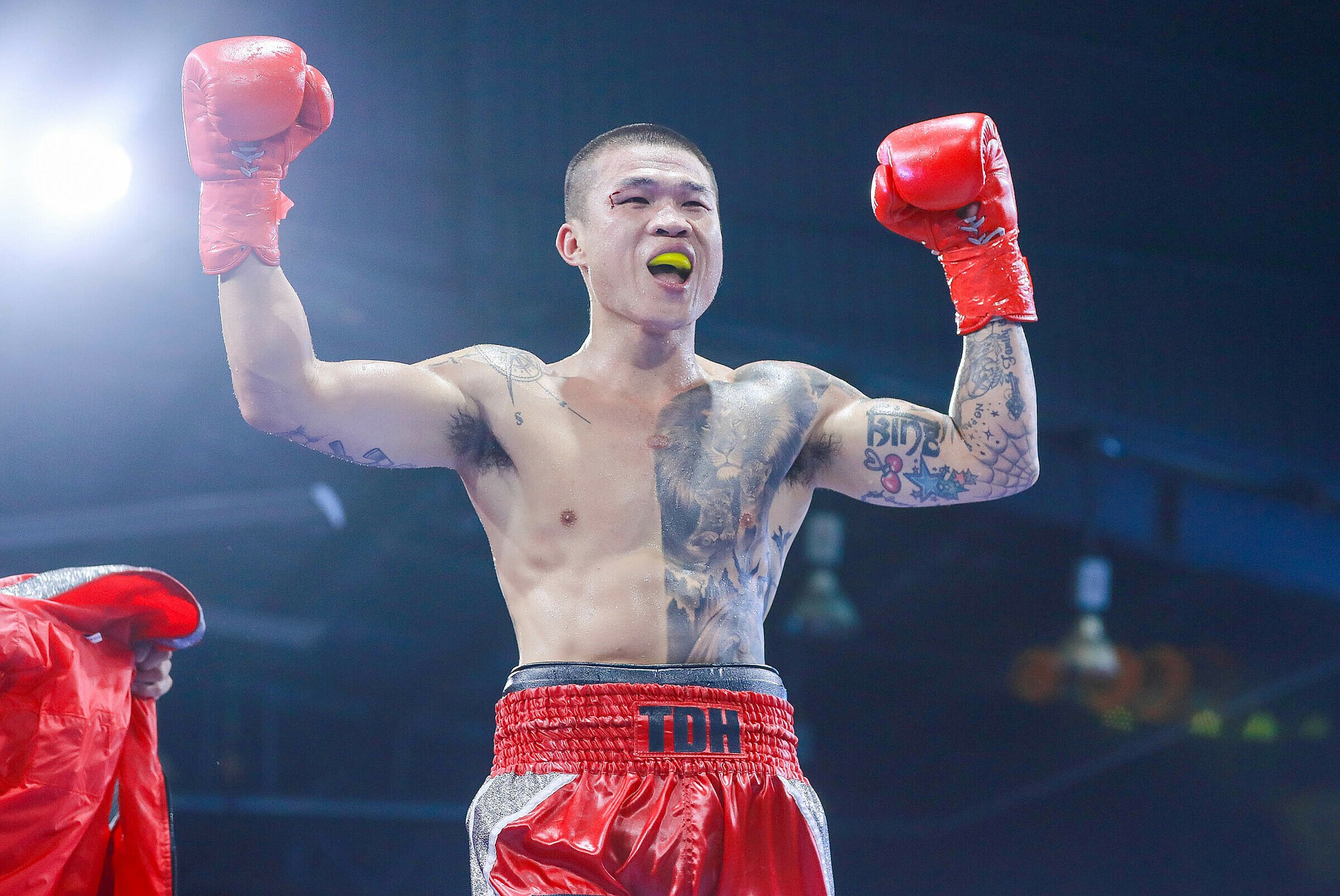 Nam vương boxing Trương Đình Hoàng chính thức giải nghệ  - Ảnh 1.