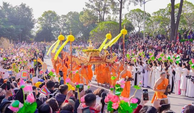 Chùa Ba Vàng trưng bày "xá lợi tóc Đức Phật" là vi phạm quy định về hoạt động triển lãm- Ảnh 1.