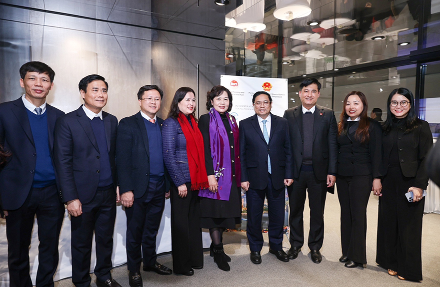 Agribank tham gia Đoàn công tác của NHNN tháp tùng Thủ tướng Chính phủ tham dự Diễn đàn Kinh tế thế giới- Ảnh 3.