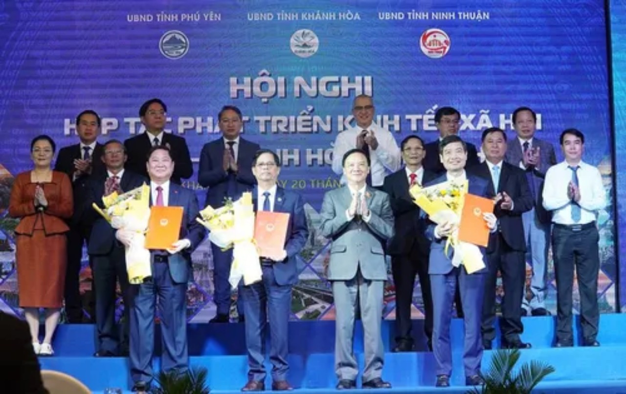 Ba tỉnh Nam Trung Bộ bắt tay phát triển kinh tế - xã hội- Ảnh 1.