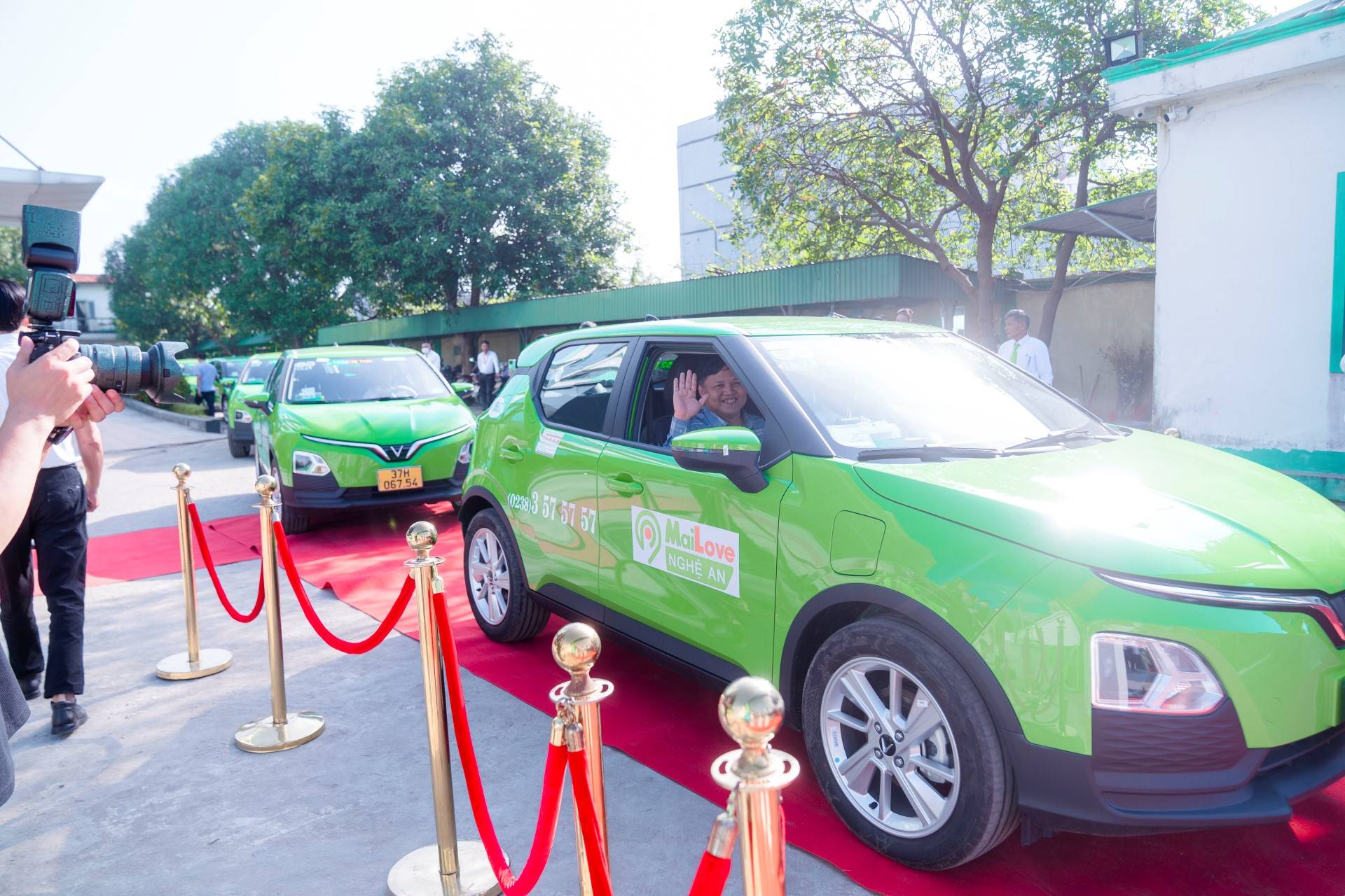 Công ty Sơn Nam thuê xe VinFast từ GSM, triển khai taxi điện Mailove tại Nghệ An- Ảnh 2.