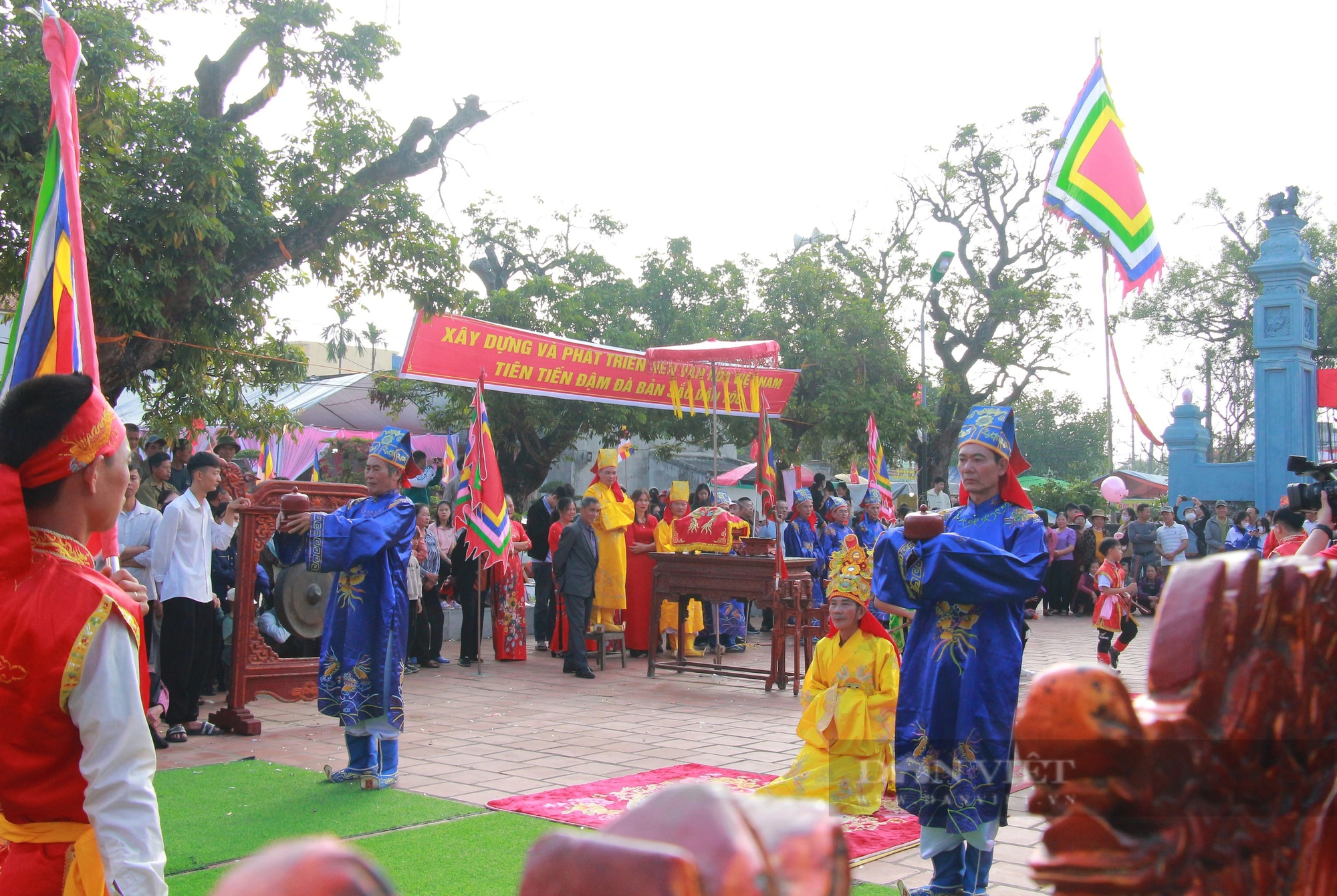 Lễ hội đền Gin ở Nam Định, người dân dâng cúng đức thánh cá trắm đen to, có con nặng tới 15kg- Ảnh 2.