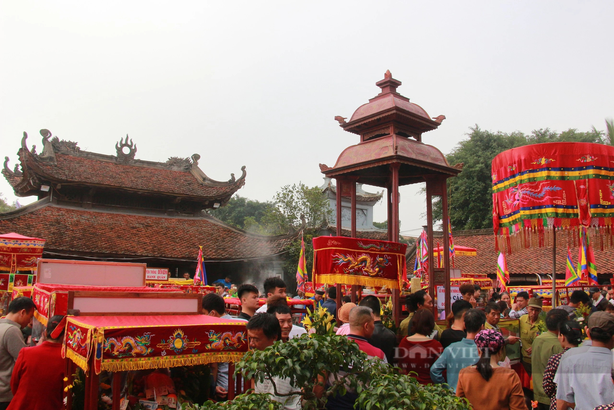 Lễ hội đền Gin ở Nam Định, người dân dâng cúng đức thánh cá trắm đen to, có con nặng tới 15kg- Ảnh 4.