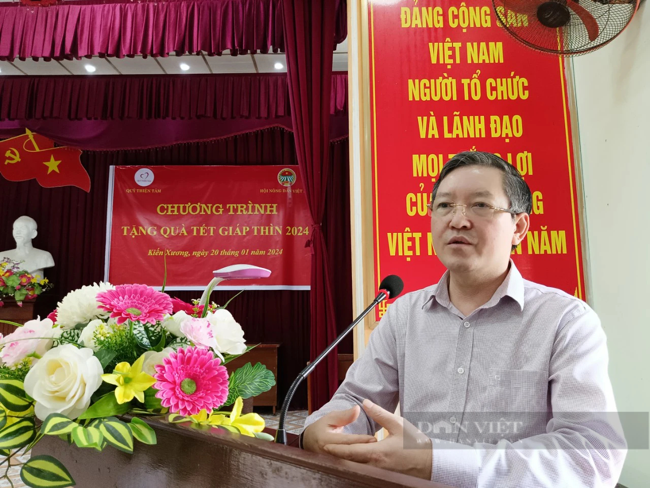 Chủ tịch Hội NDVN Lương Quốc Đoàn trao quà Tết cho các hội viên nông dân có hoàn cảnh khó khăn tại tỉnh Thái Bình- Ảnh 1.