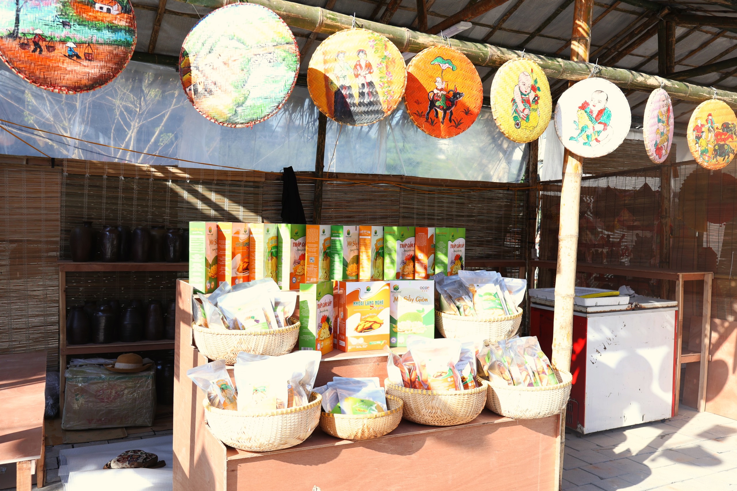 Lễ hội Tết xưa và phiên chợ quà tặng Ninh Bình: Nơi khách hàng lựa chọn sản phẩm chất lượng- Ảnh 3.