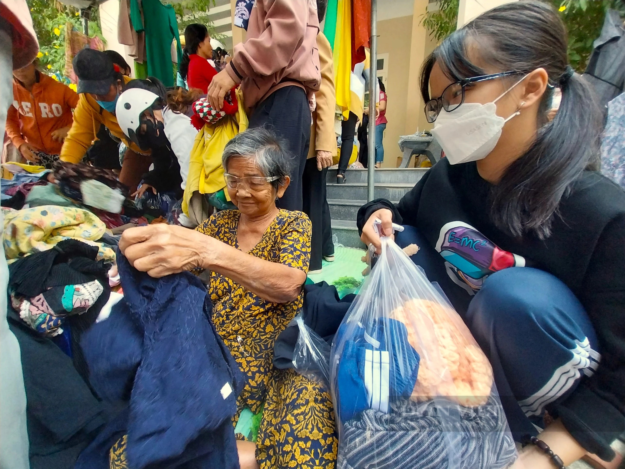Ấm áp phiên chợ Tết 0 đồng cho người nghèo tại Ninh Thuận- Ảnh 5.