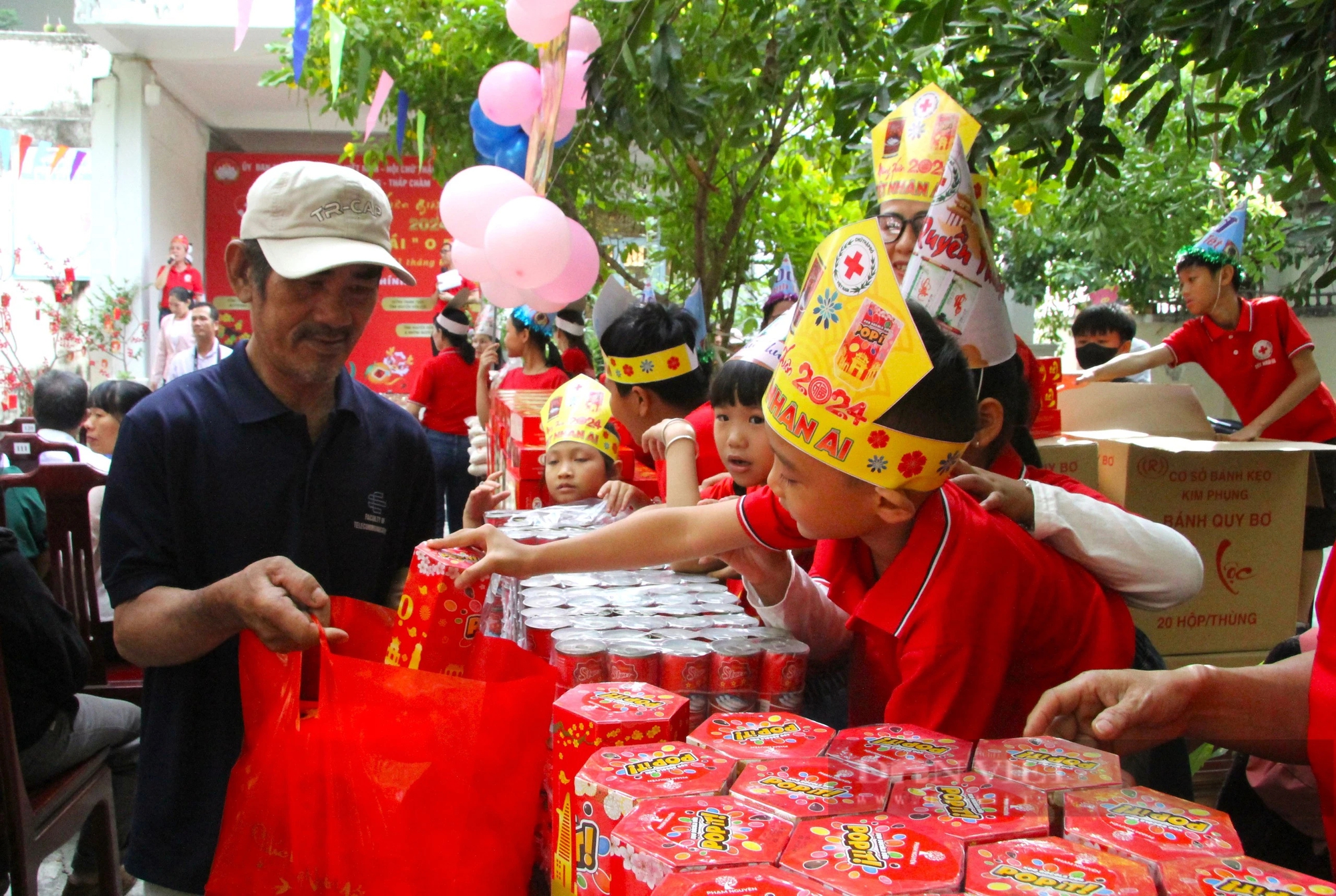 Ấm áp phiên chợ Tết 0 đồng cho người nghèo tại Ninh Thuận- Ảnh 11.