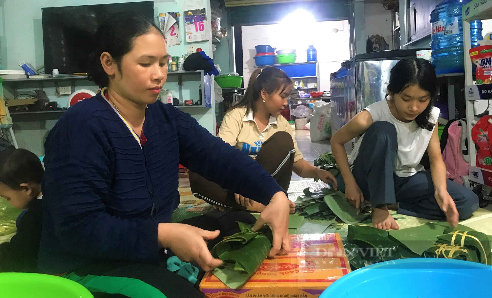 Làng gói bánh chưng tết lớn nhất tỉnh Nghệ An hối hả sắm gạo nếp, lá dong, thịt để- Ảnh 5.