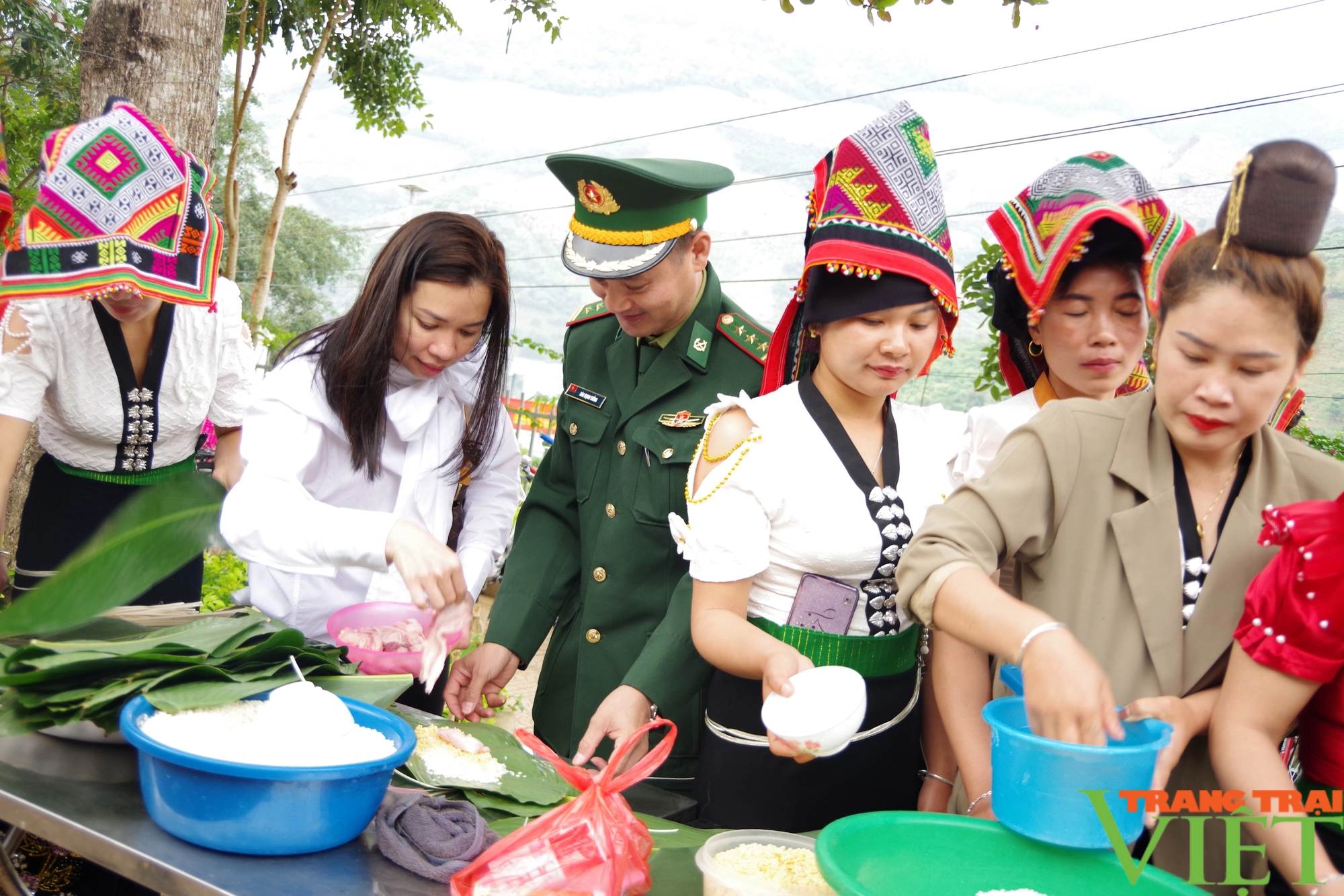 Những phần quà ý nghĩa trước Tết Nguyên Đán nơi biên giới Sơn La- Ảnh 5.