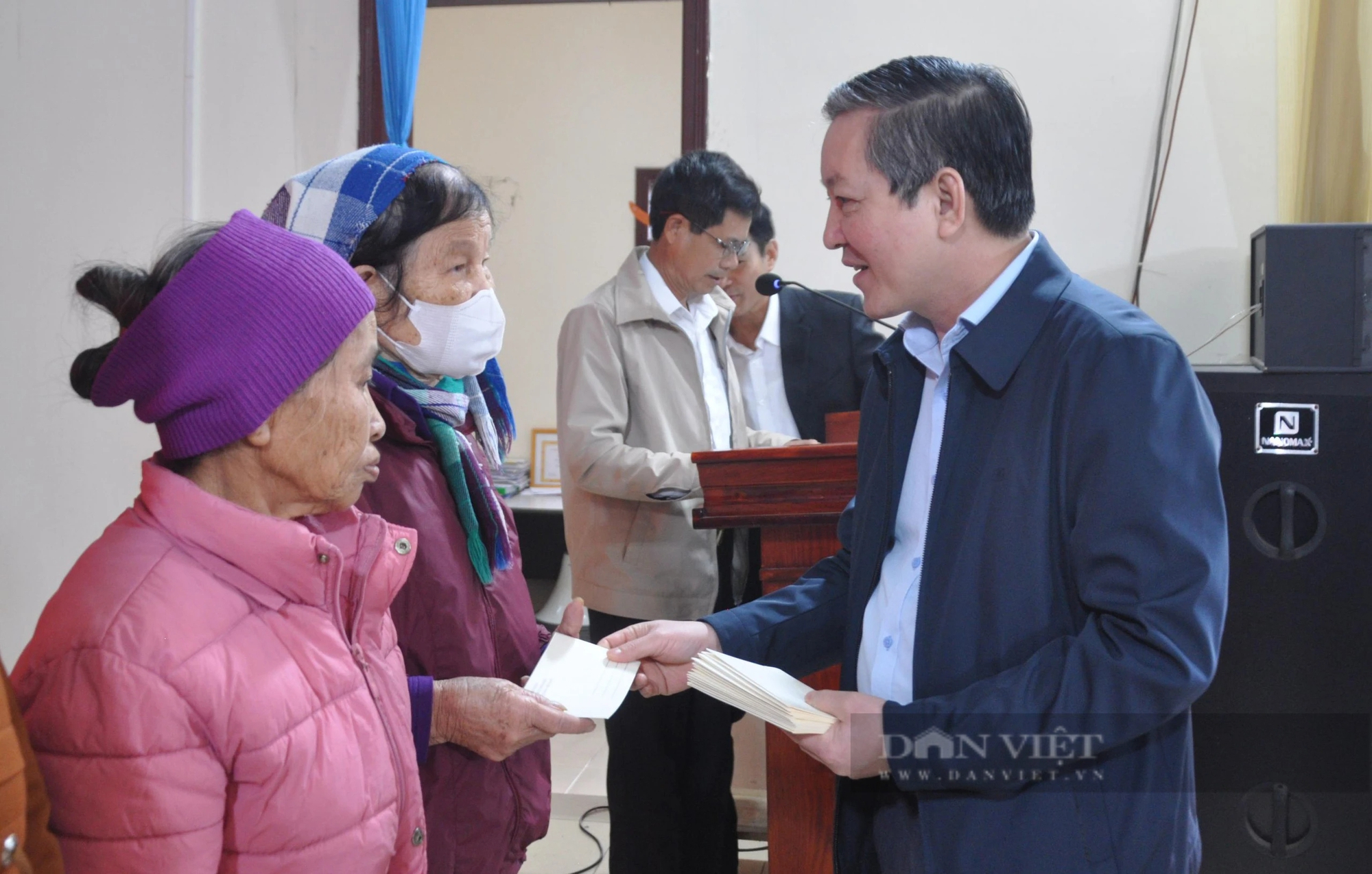 Chủ tịch Hội NDVN Lương Quốc Đoàn trao quà Tết cho người dân có hoàn cảnh khó khăn tại xã giáp biển Thái Bình- Ảnh 1.