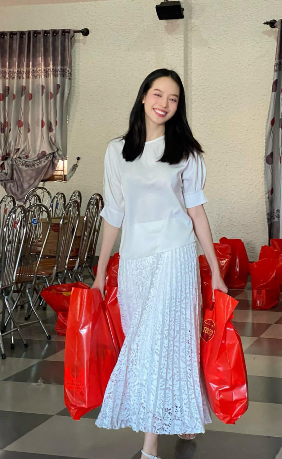 Hoa hậu Tiểu Vy, Thanh Thủy ghi điểm nhờ hành động đẹp trước Tết Nguyên đán 2024- Ảnh 3.