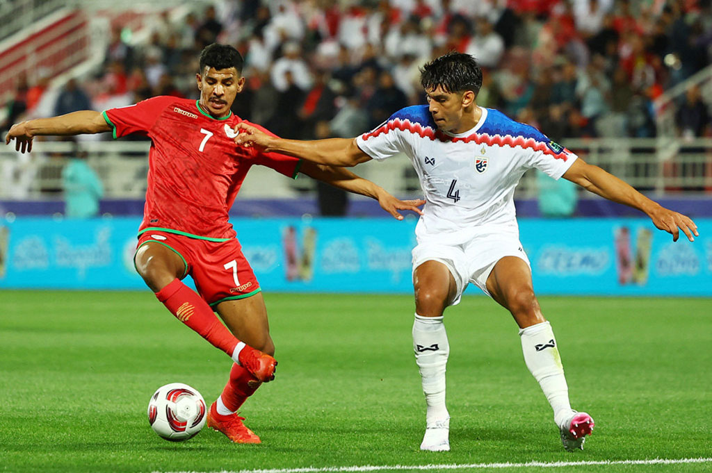 Cầm hoà Oman, Thái Lan mở toang cánh cửa vào vòng 1/8 Asian Cup 2024- Ảnh 1.
