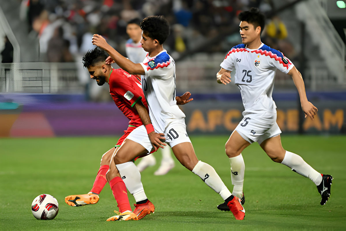 Cầm hoà Oman, Thái Lan mở toang cánh cửa vào vòng 1/8 Asian Cup 2024- Ảnh 2.