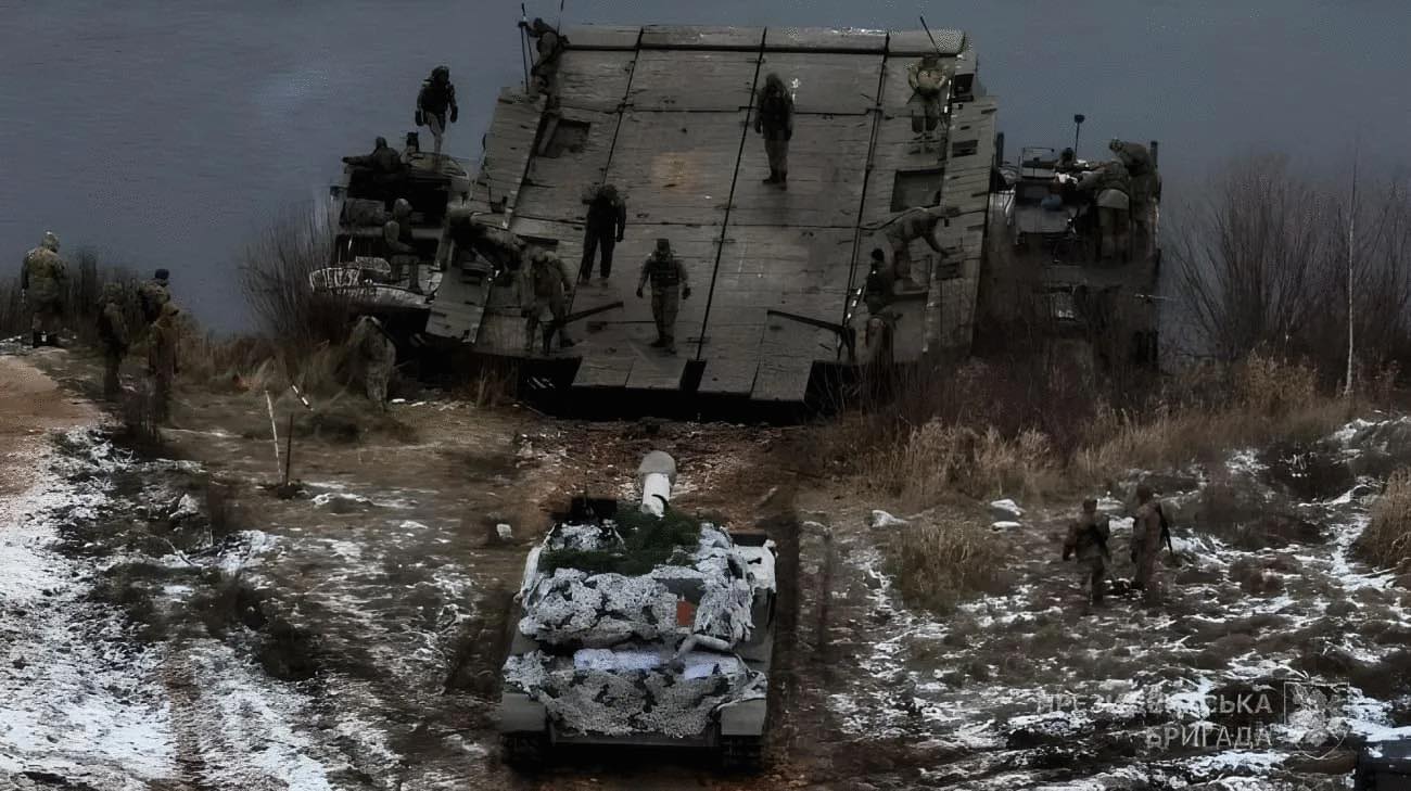 Tình báo Anh phát hiện lý do Nga không thể đánh bật quân Ukraine ra khỏi tả ngạn Kherson - Ảnh 1.