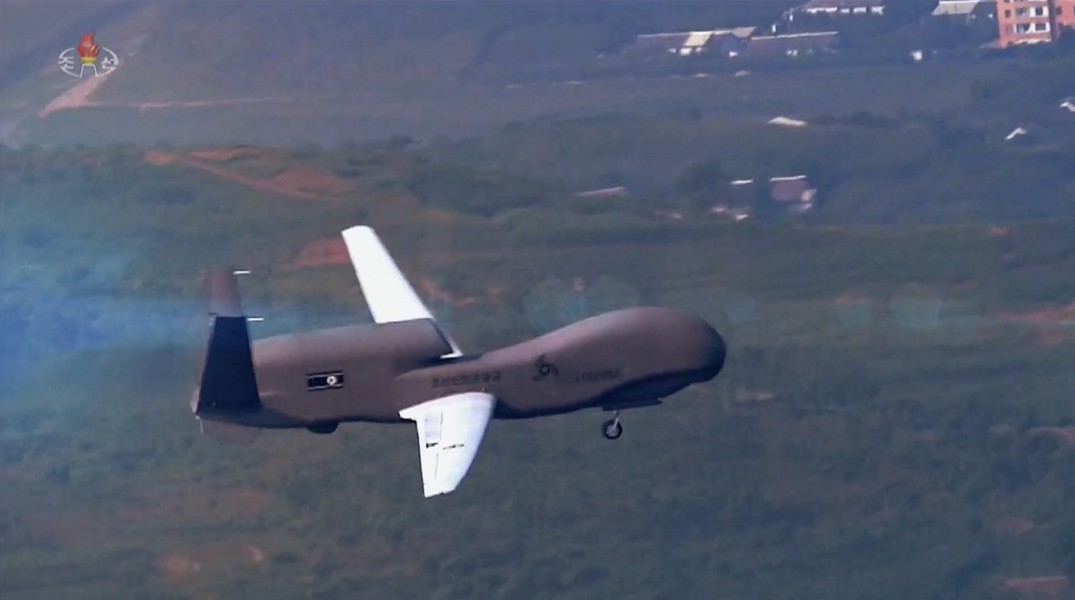 UAV "bản sao Global Hawk" của Triều Tiên được tạo ra từ linh kiện MiG-21- Ảnh 14.
