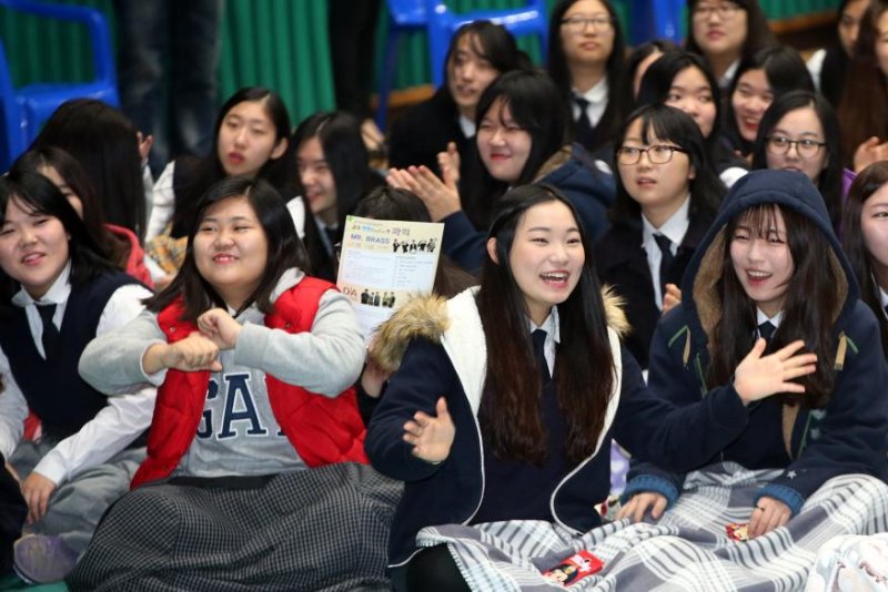 Người trẻ Hàn Quốc tin vào Youtuber hơn chính trị gia- Ảnh 1.