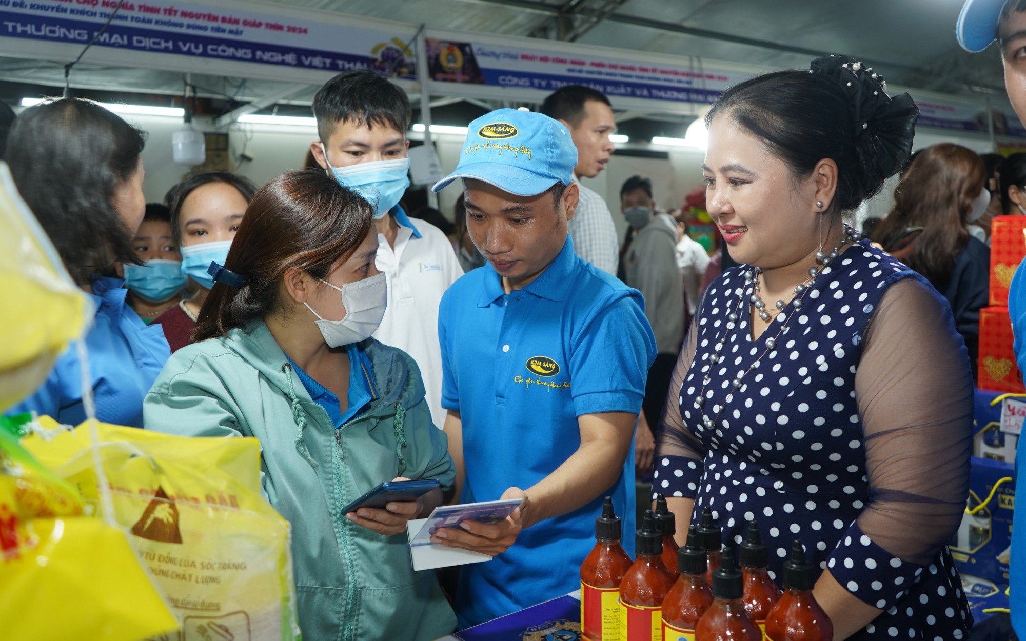 Mang Tết ấm đến với 12.000 người lao động khó khăn 