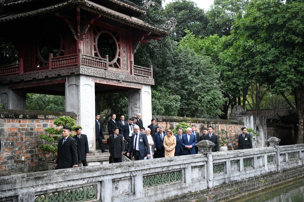 Tổng thống Đức Frank- Walter Steinmeier và Phu nhân thăm Văn Miếu - Quốc Tử Giám- Ảnh 1.