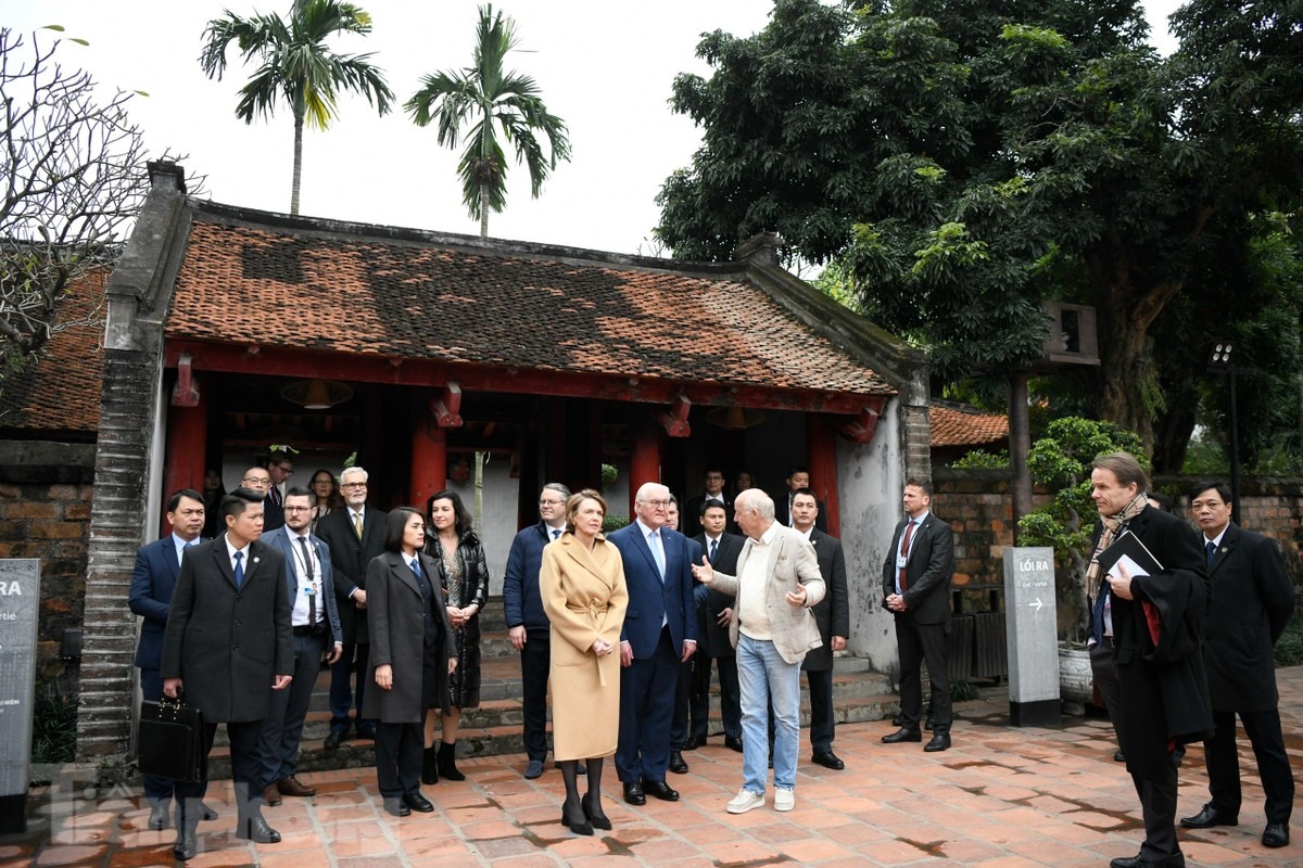 Tổng thống Đức Frank- Walter Steinmeier và Phu nhân thăm Văn Miếu - Quốc Tử Giám- Ảnh 2.