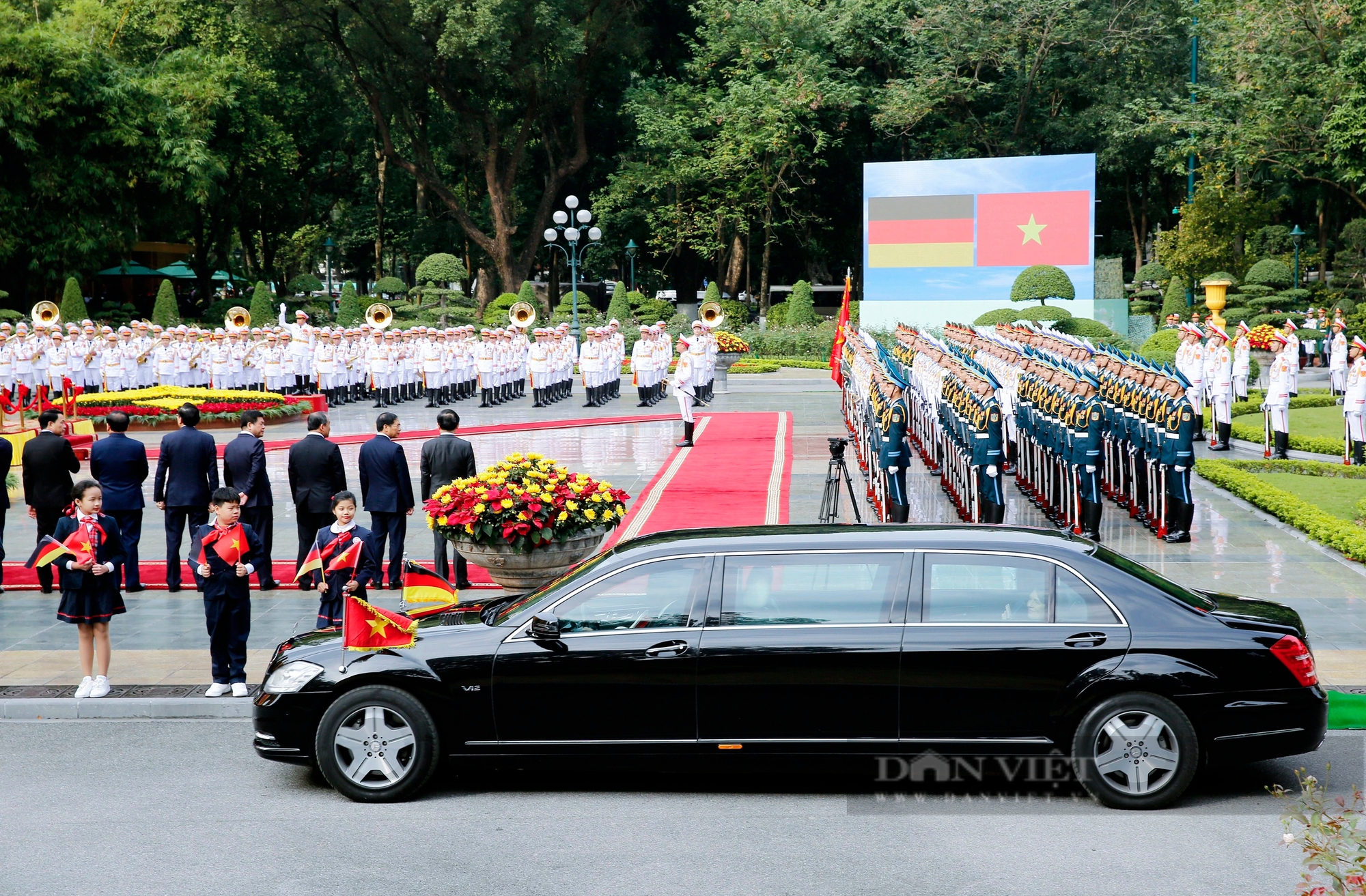 Hình ảnh Lễ đón Tổng thống Đức Frank-Walter Steinmeier và Phu nhân thăm cấp Nhà nước tới Việt Nam- Ảnh 2.
