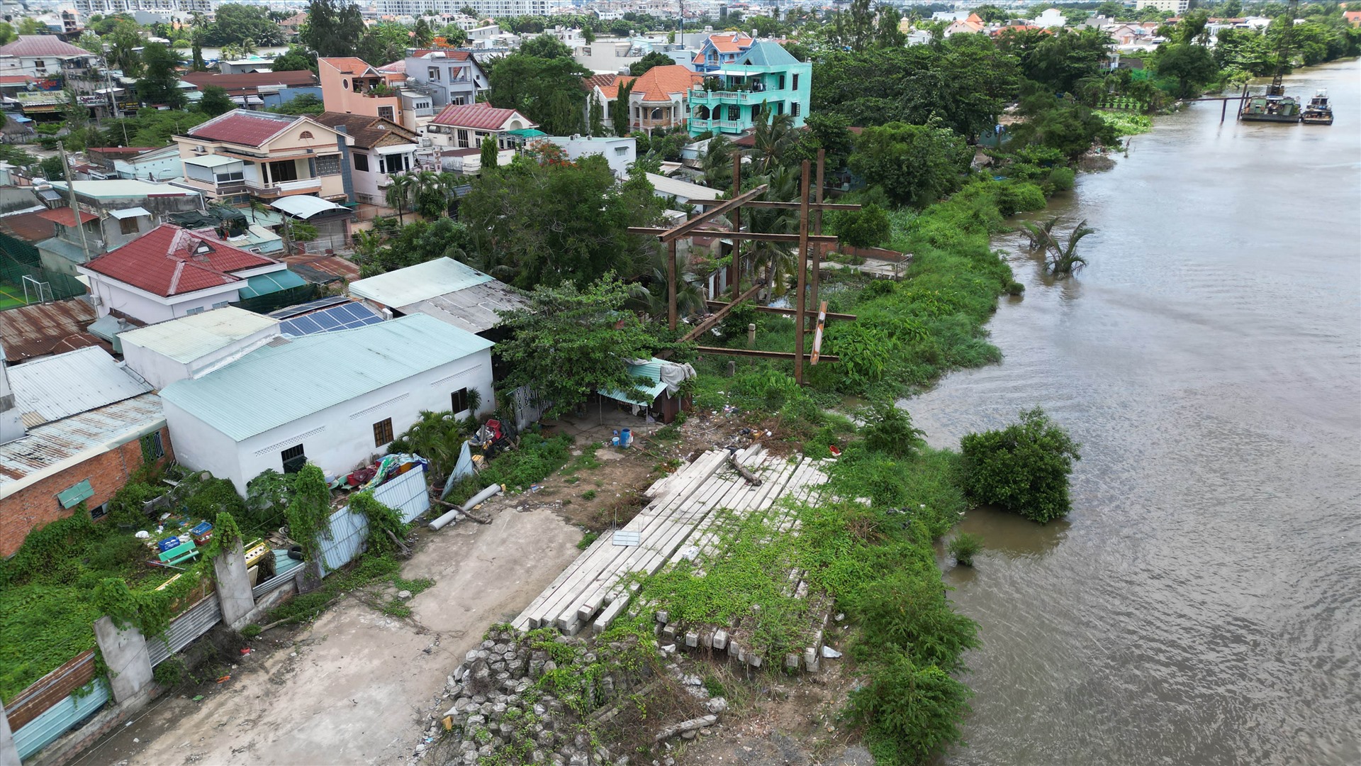 Chậm thi công dự án chống sạt lở bán đảo Thanh Đa, nhà thầu bị yêu cầu xem xét trách nhiệm- Ảnh 2.