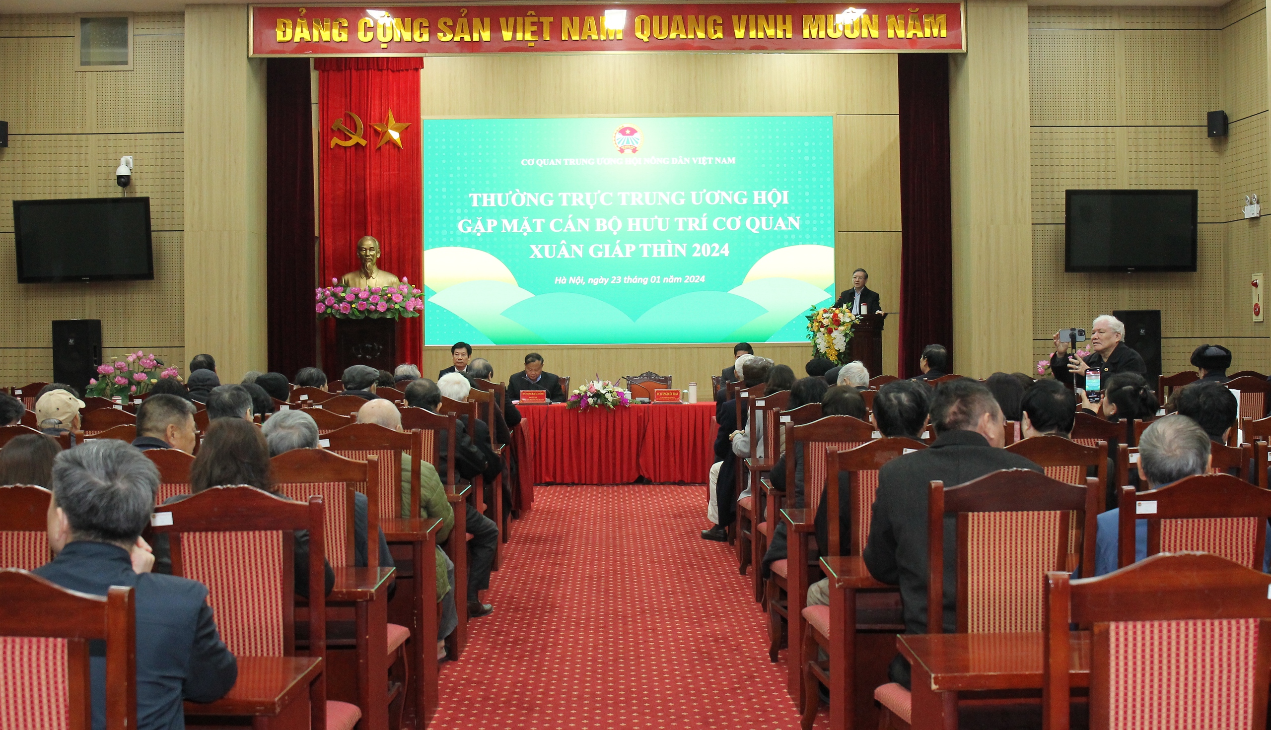 Trung ương Hội Nông dân Việt Nam gặp mặt cán bộ hưu trí nhân dịp đón Xuân Giáp Thìn 2024- Ảnh 2.