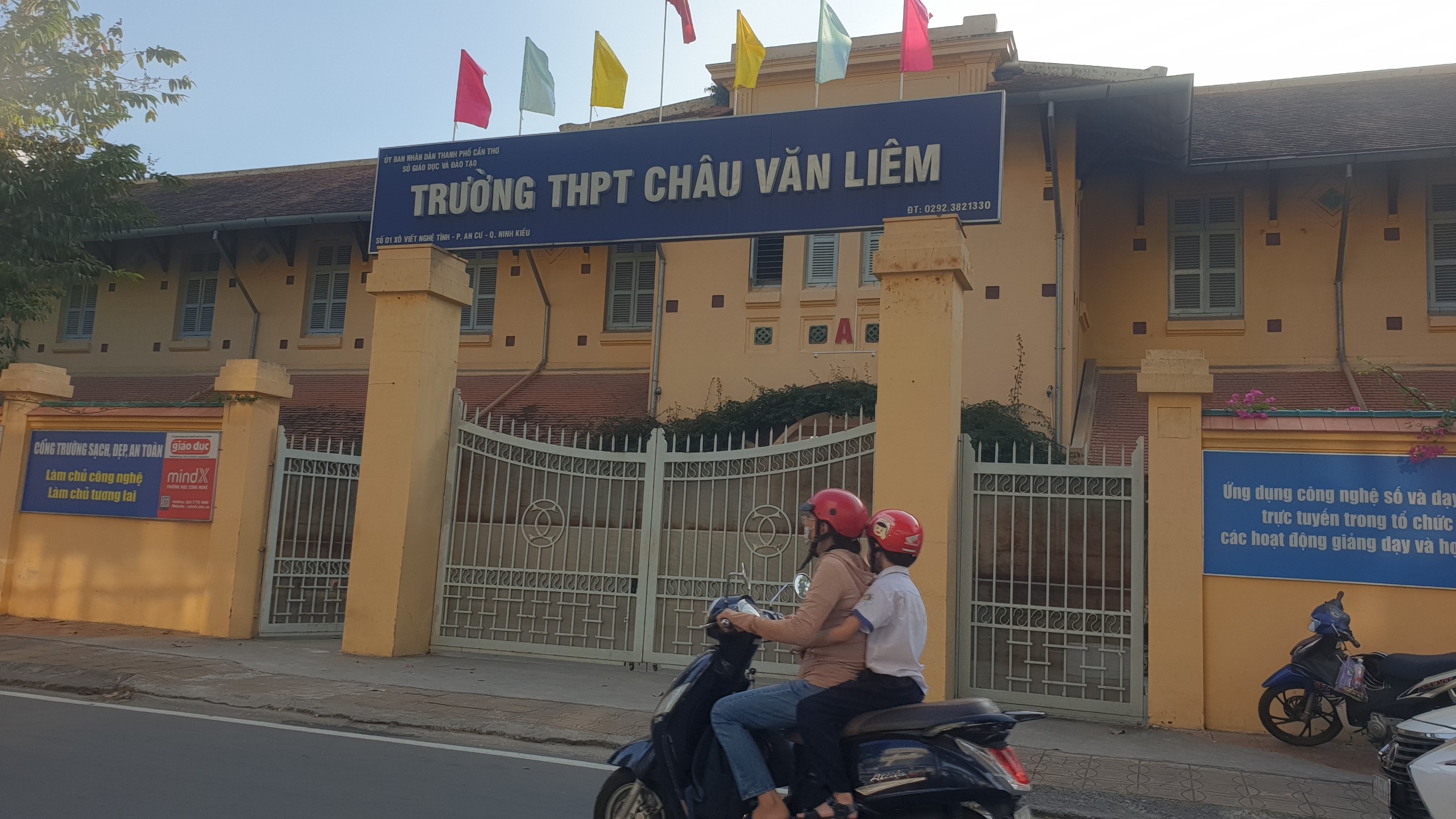 Nổ ống nghiệm trong giờ thực hành, 5 học sinh ở Cần Thơ bị thương - Ảnh 1.