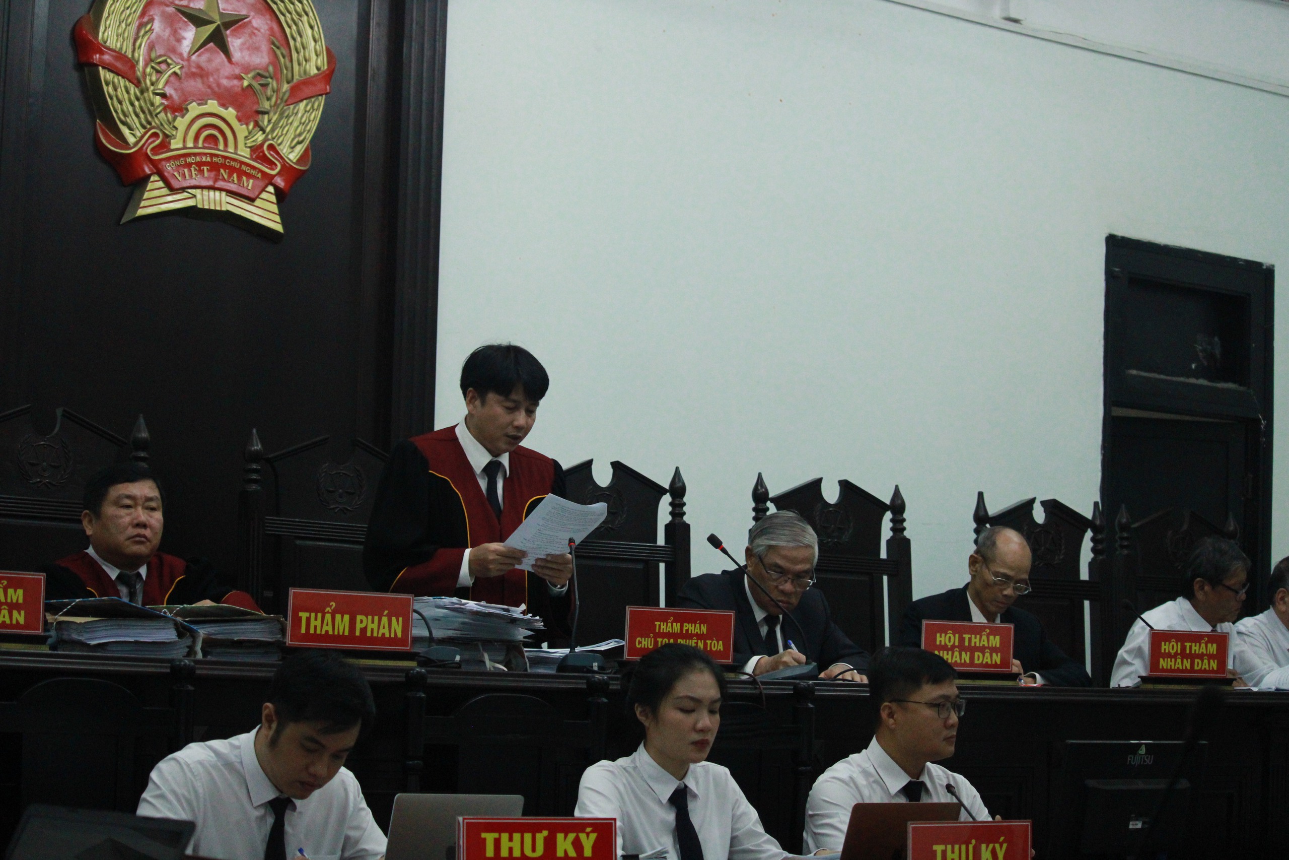 Cựu giám đốc và phó giám đốc sở ở Khánh Hòa vắng mặt tại tòa- Ảnh 2.