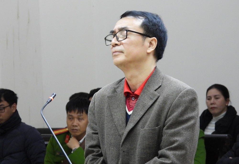 Cựu Cục phó Trần Hùng giao nộp biên bản làm chứng của phạm nhân cùng buồng giam- Ảnh 1.