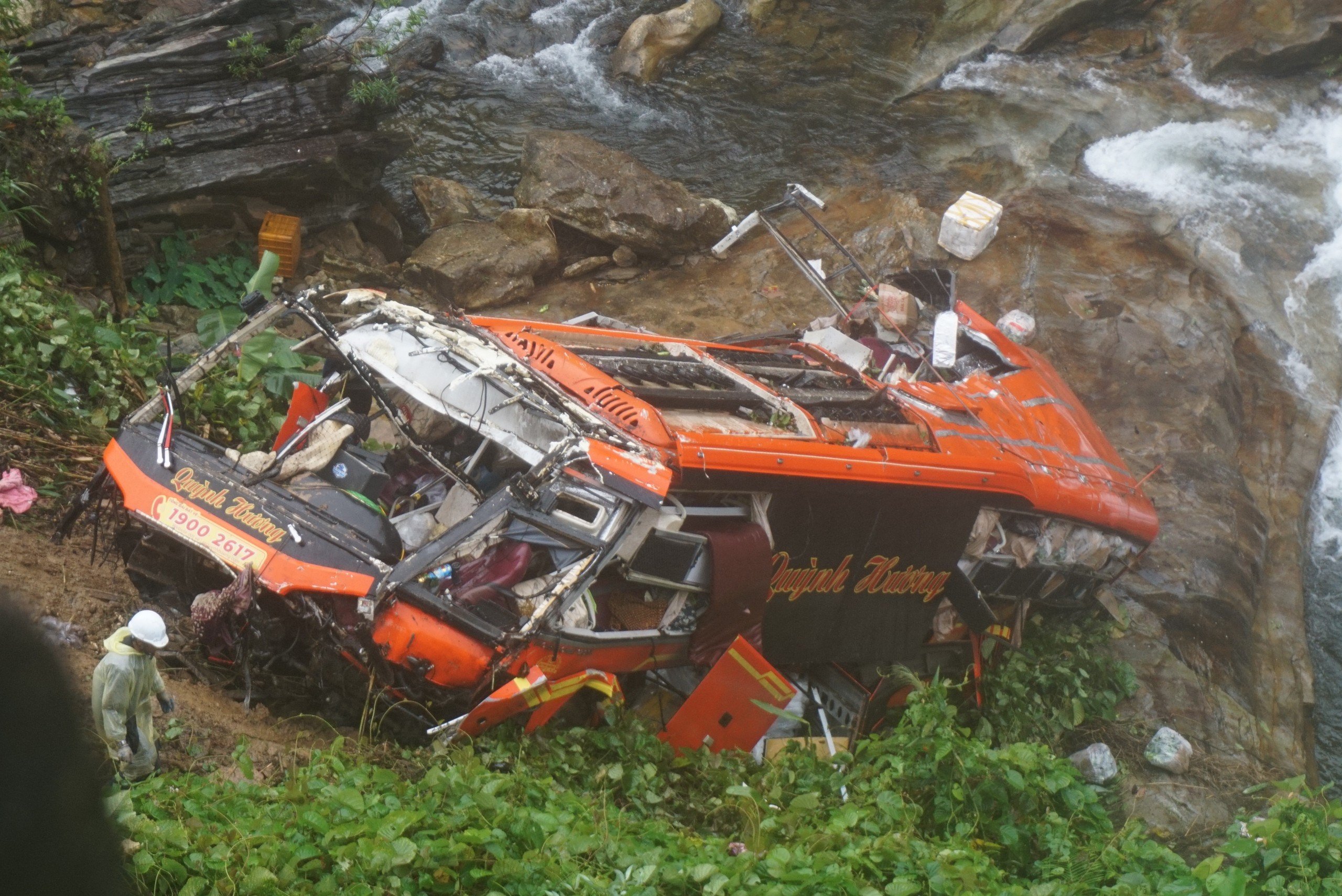 Accident at La Son - Tuy Loan Expressway: Passenger car in accident did not send trip monitoring data - Photo 2.