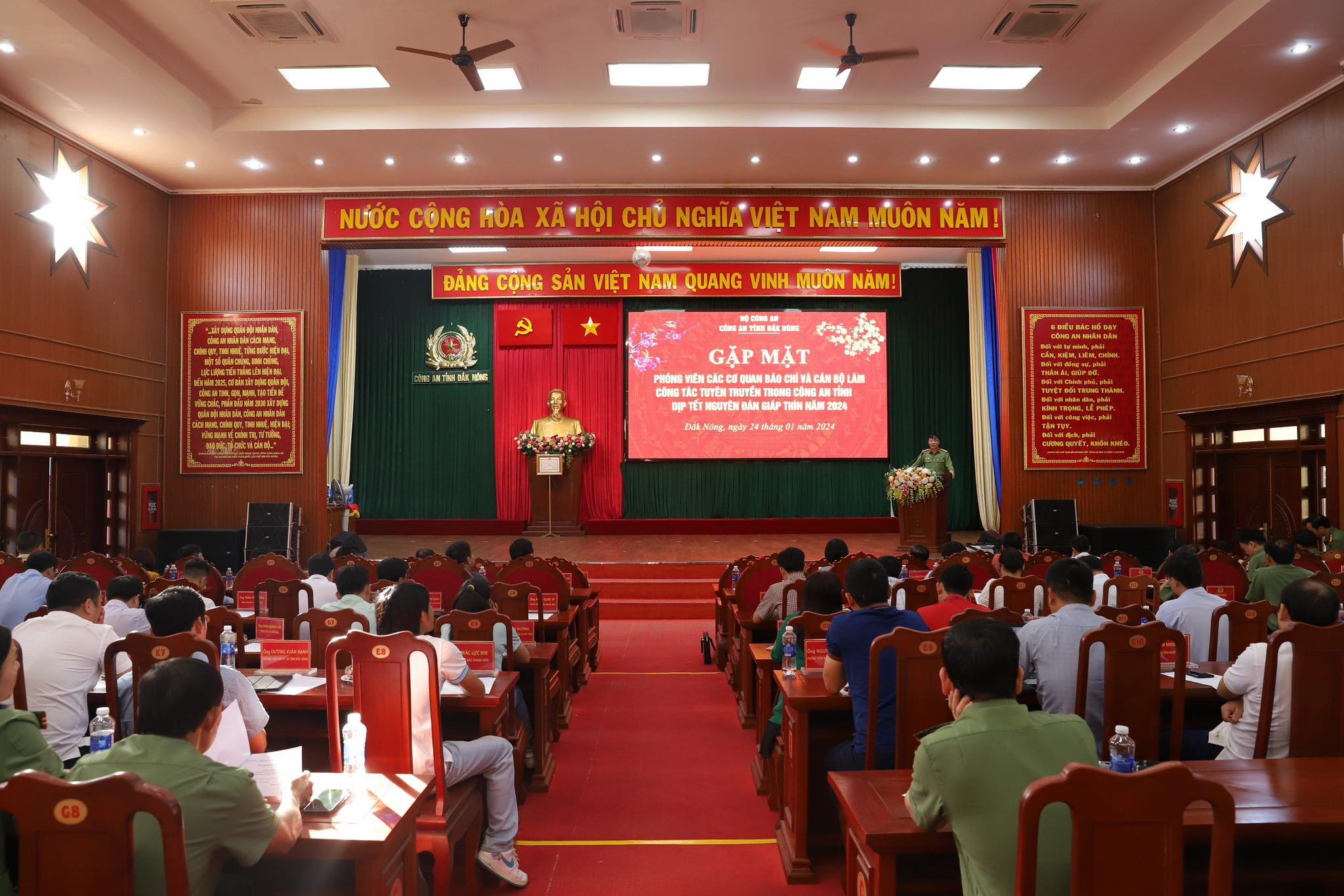 Giám đốc Công an tỉnh Đắk Nông: Báo chí là cầu nối để tuyên truyền pháp luật đến nhân dân- Ảnh 2.
