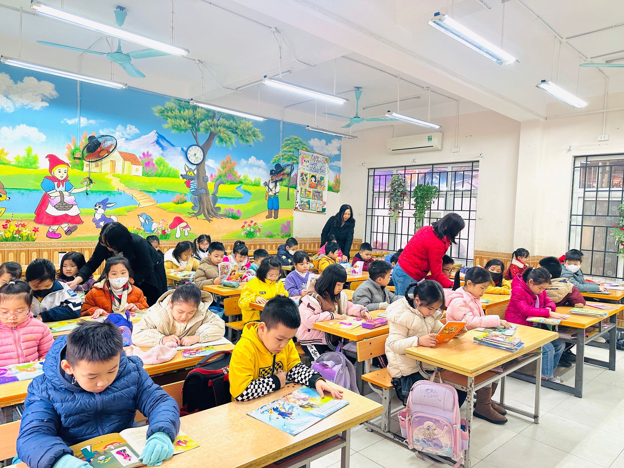 Học sinh Hà Nội nghỉ học ngày thứ 2 vì trời rét 9,2 độ: Nơi dạy online, nơi cho phụ huynh lựa chọn- Ảnh 3.