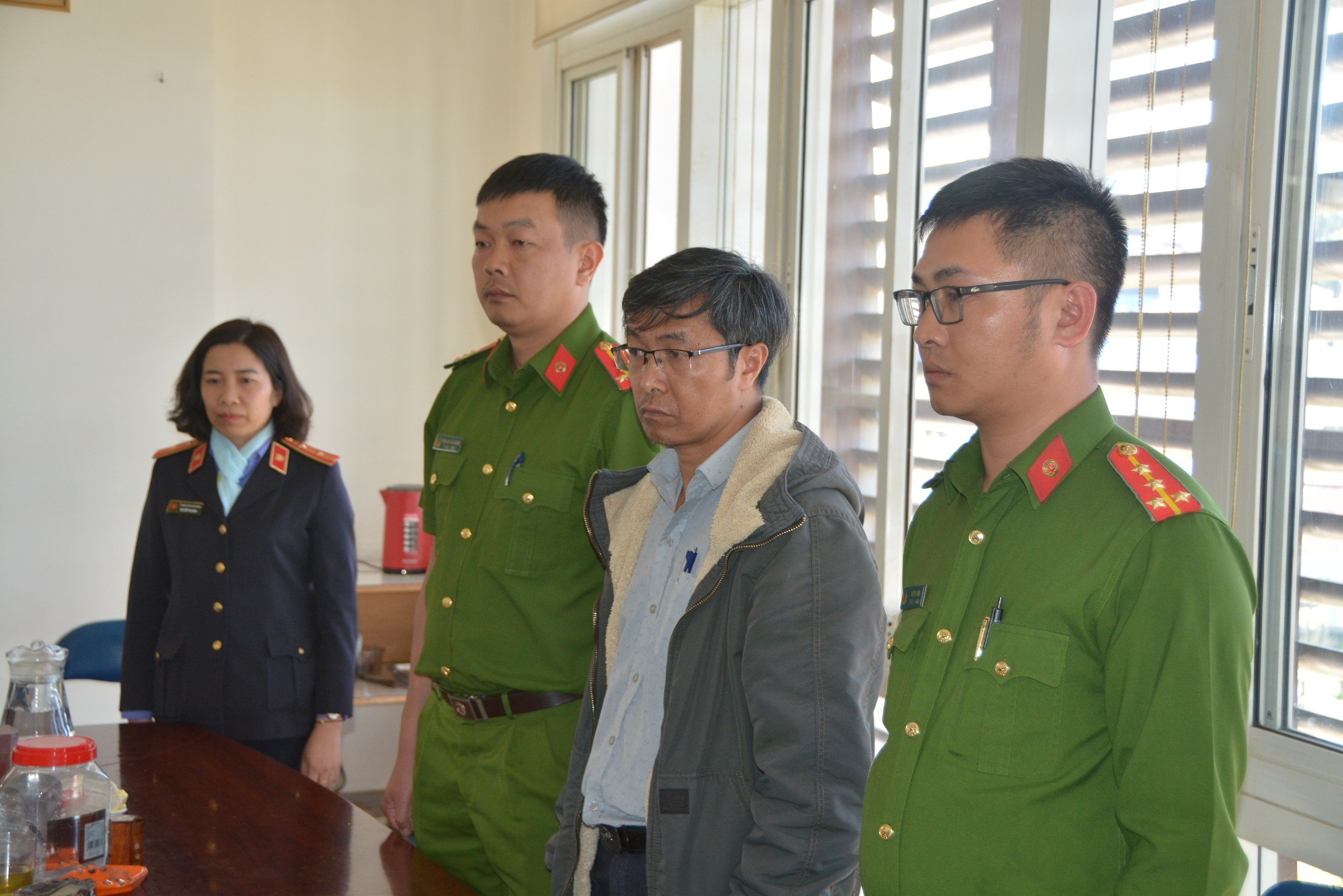 Bắt 3 cán bộ thuộc Sở Công thương tỉnh Lâm Đồng- Ảnh 2.