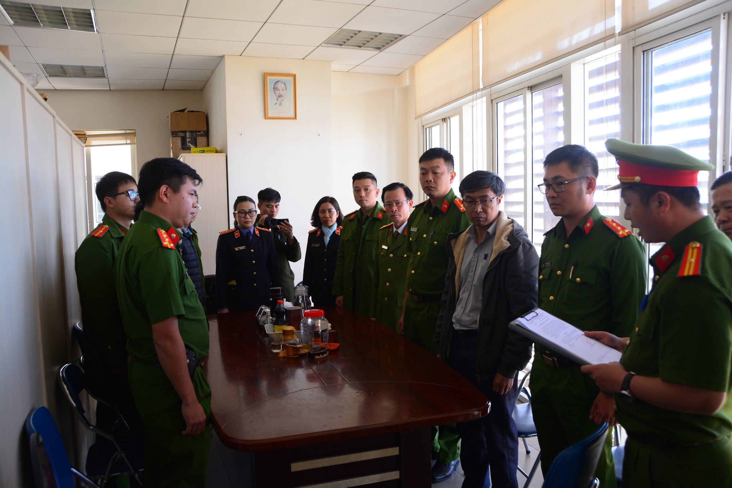 TIN NÓNG 24 GIỜ QUA: Bắt nguyên Bí thư tỉnh Bắc Ninh Nguyễn Nhân Chiến; phát hiện 2 vợ chồng cũ thương vong trong nhà- Ảnh 7.