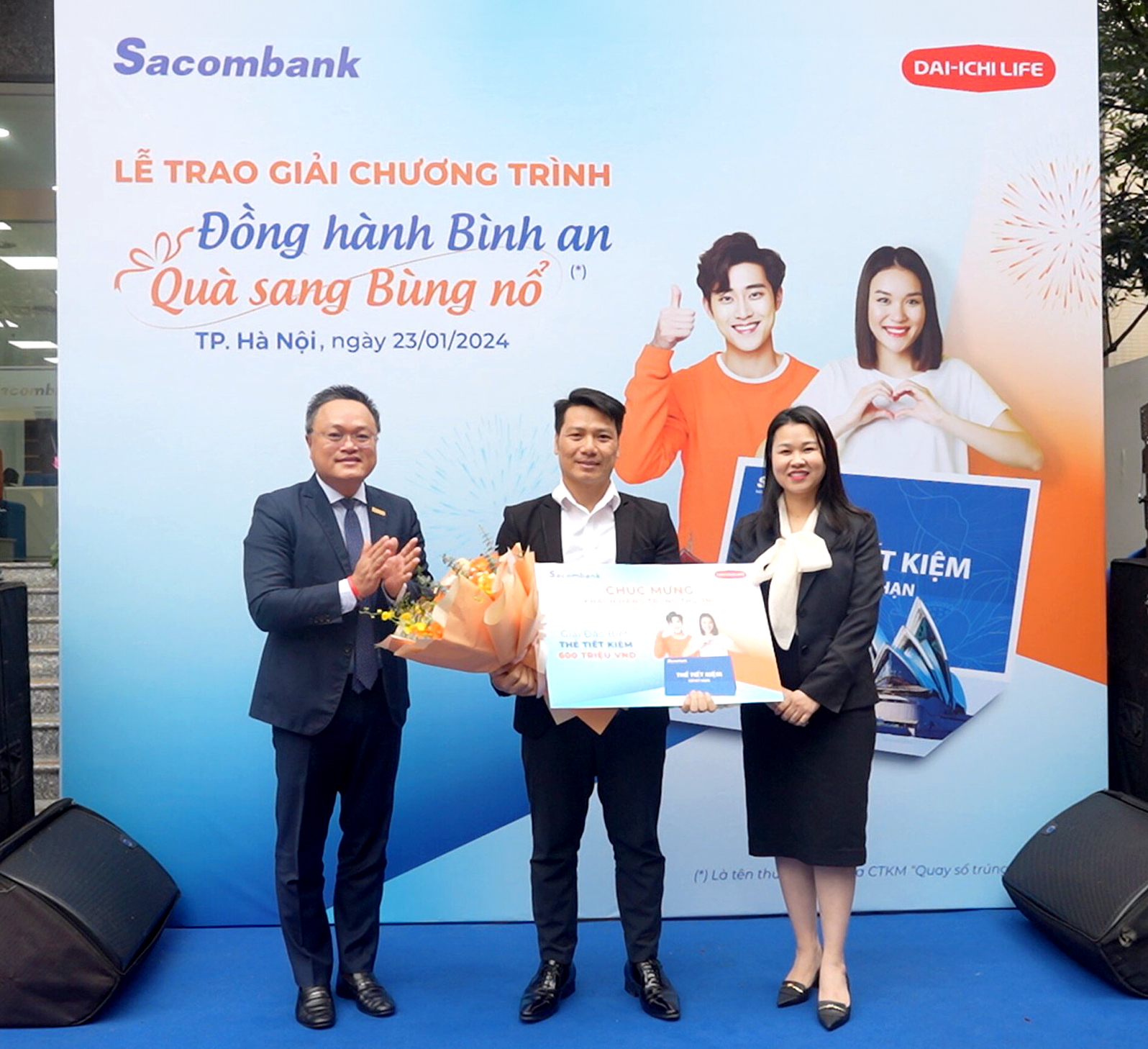 Sacombank trao giải chương trình quay số trúng thưởng "Đồng hành bình an - Quà sang bùng nổ" - Ảnh 2.