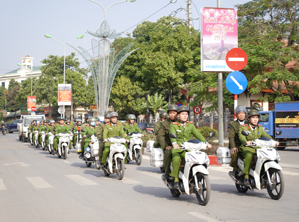 Thạch Thất đảm bảo an toàn giao thông dịp Tết và các Lễ hội đầu xuân năm 2024- Ảnh 1.