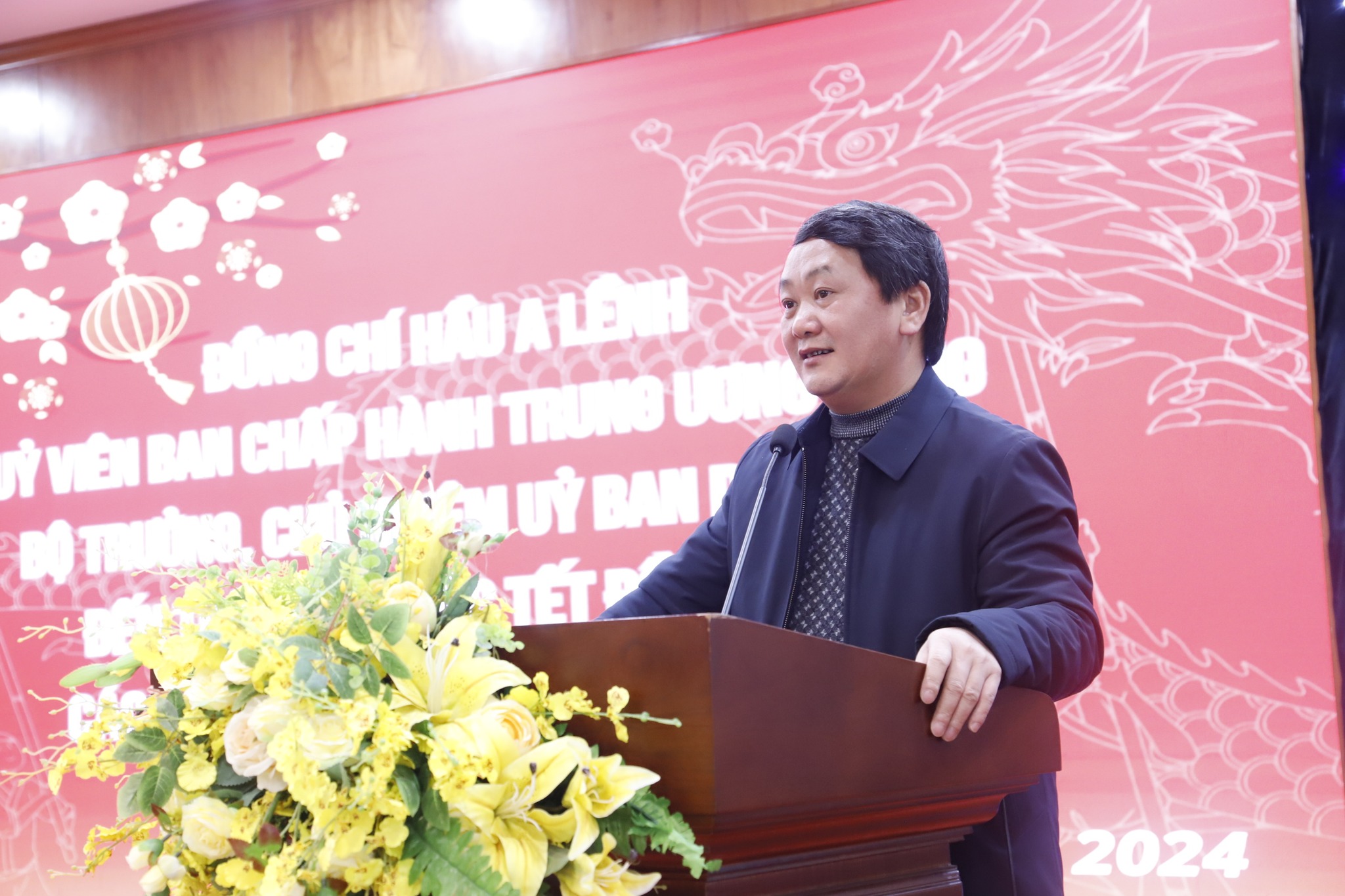 Bộ trưởng - Chủ nhiệm Ủy ban Dân tộc Hầu A Lềnh thăm và tặng quà tết tại Lào Cai- Ảnh 1.