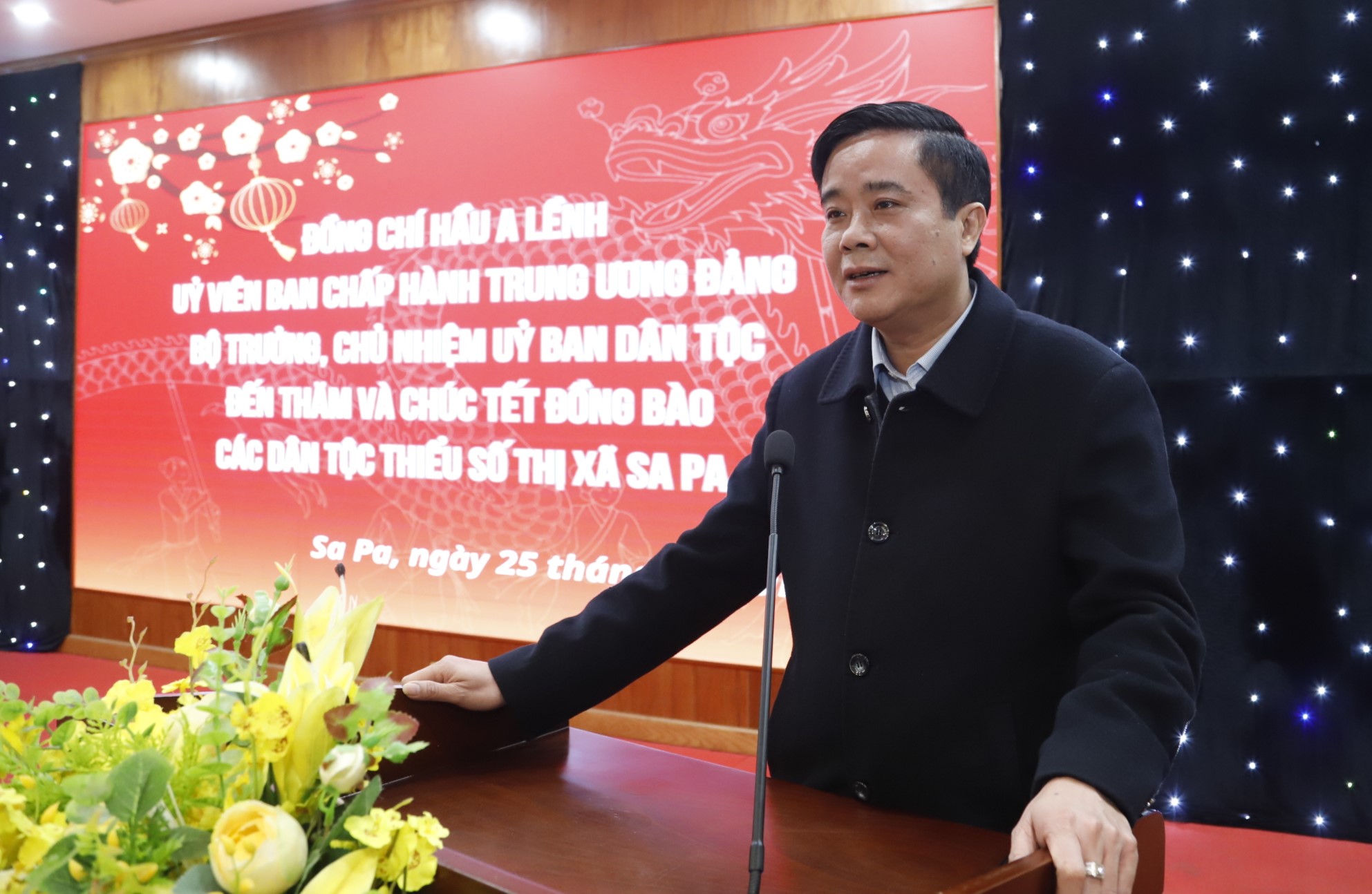 Bộ trưởng - Chủ nhiệm Ủy ban Dân tộc Hầu A Lềnh thăm và tặng quà tết tại Lào Cai- Ảnh 2.
