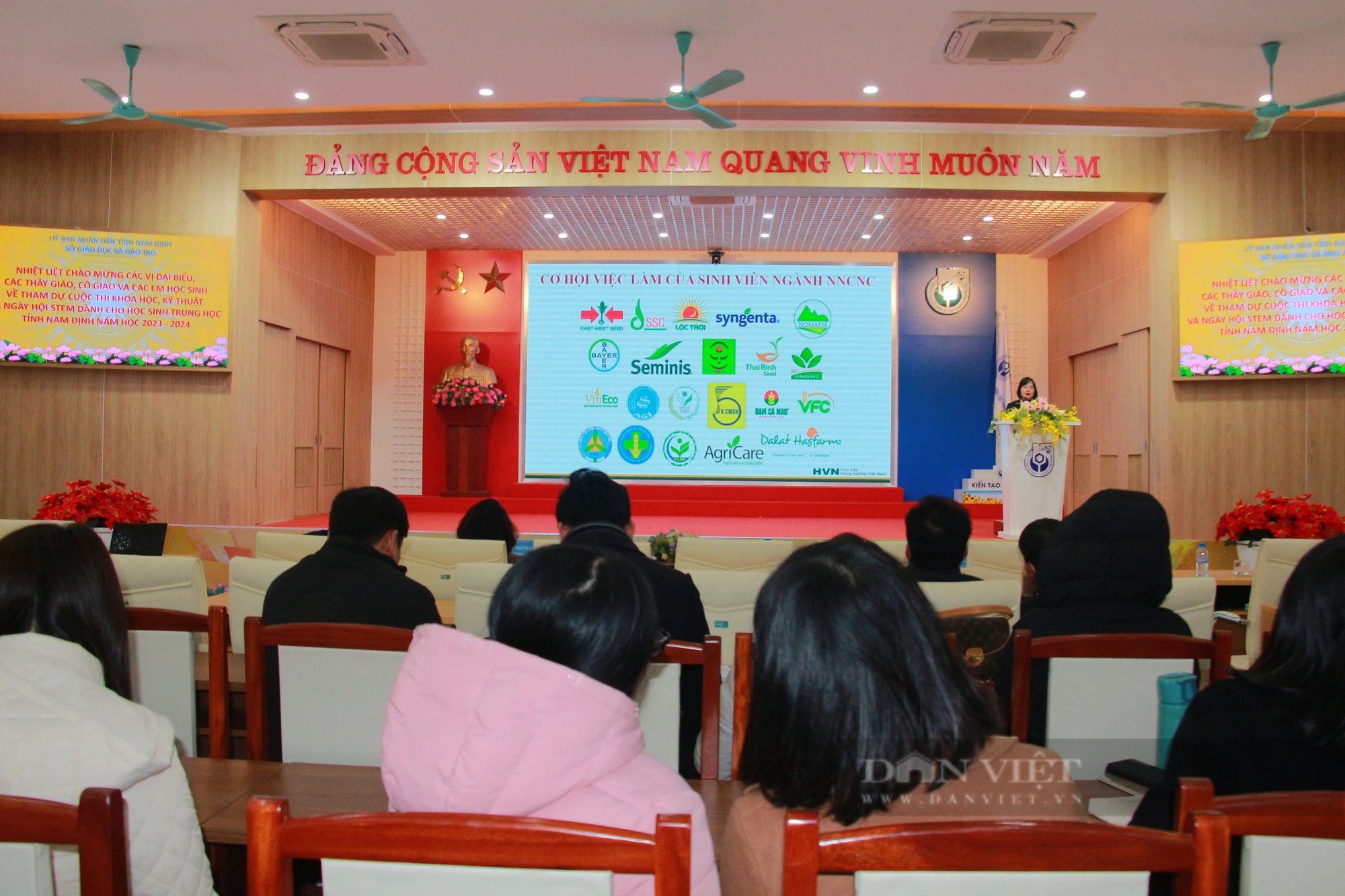 Học viện Nông nghiệp Việt Nam đẩy mạnh đào tạo nguồn nhân lực cho ngành nông nghiệp công nghệ cao- Ảnh 1.