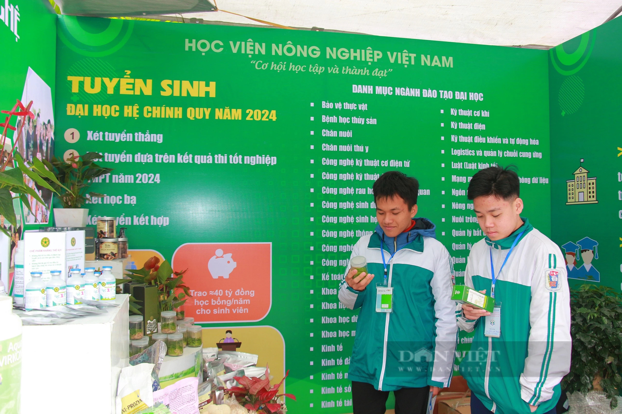 Học viện Nông nghiệp Việt Nam đẩy mạnh đào tạo nguồn nhân lực cho ngành nông nghiệp công nghệ cao- Ảnh 9.
