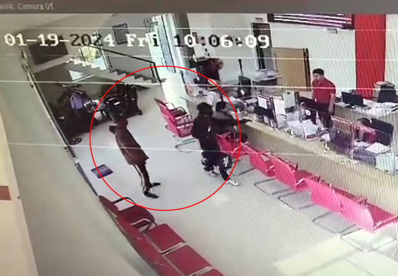 Khởi tố 2 đối tượng cầm súng giả cướp ngân hàng ở Quảng Nam- Ảnh 2.