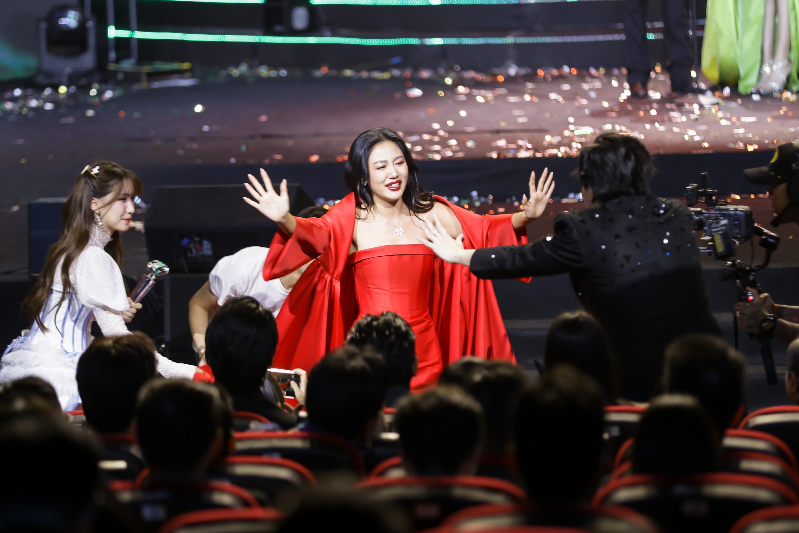 Văn Mai Hương và Tăng Duy Tân là Ca sĩ của năm tại giải thưởng Làn Sóng Xanh 2023- Ảnh 7.